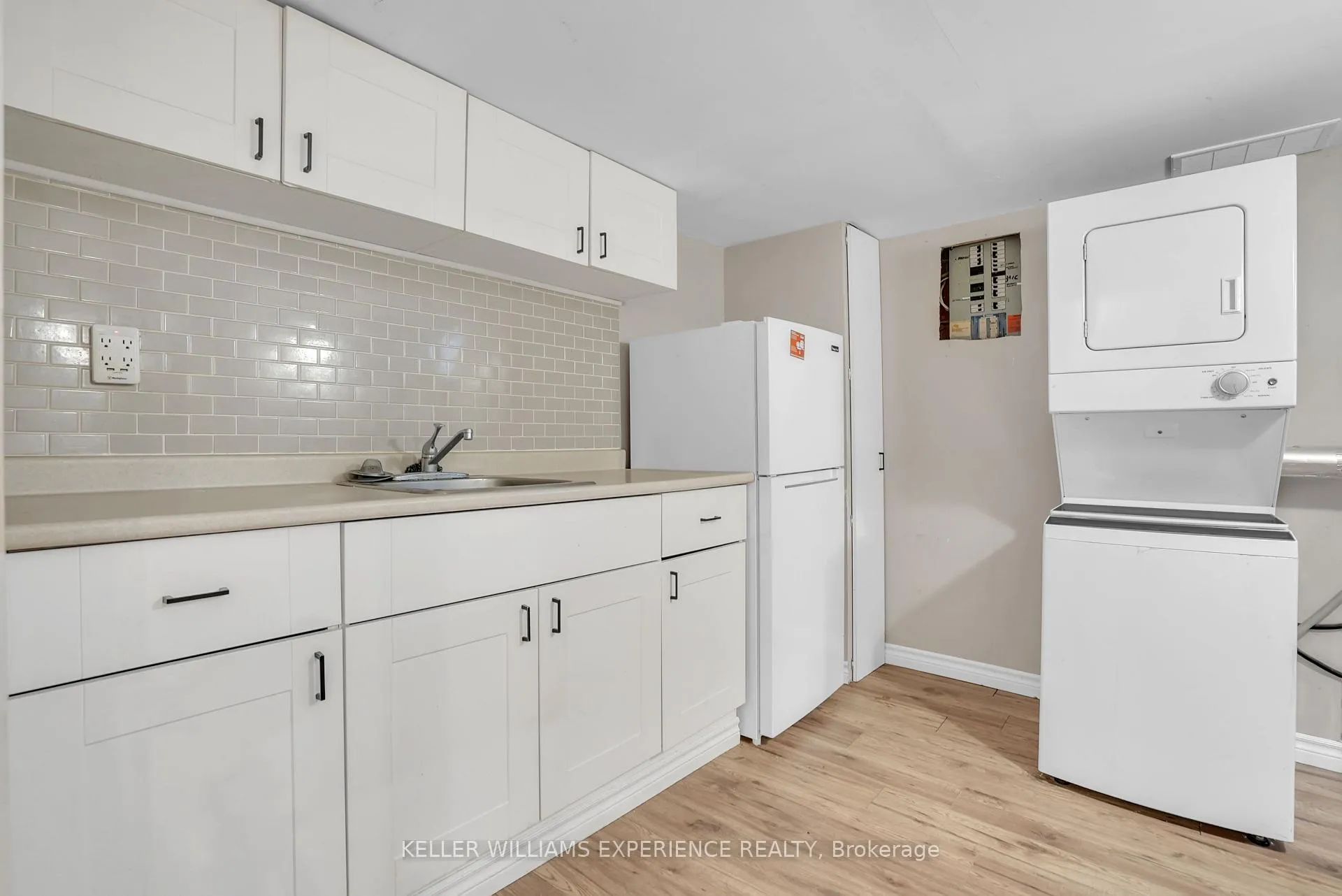 Photo 14 of 24 Lindsay Court, Barrie, Cundles East — HOMEH