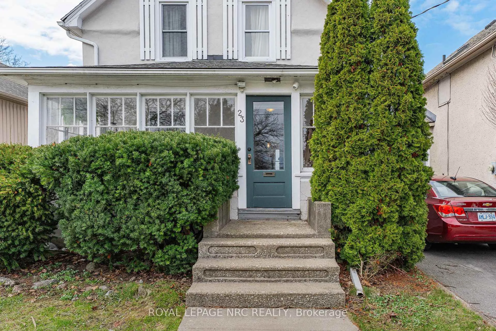 Photo 3 of 23 Pinecrest Avenue, St. Catharines, Burleigh Hill — HOMEH