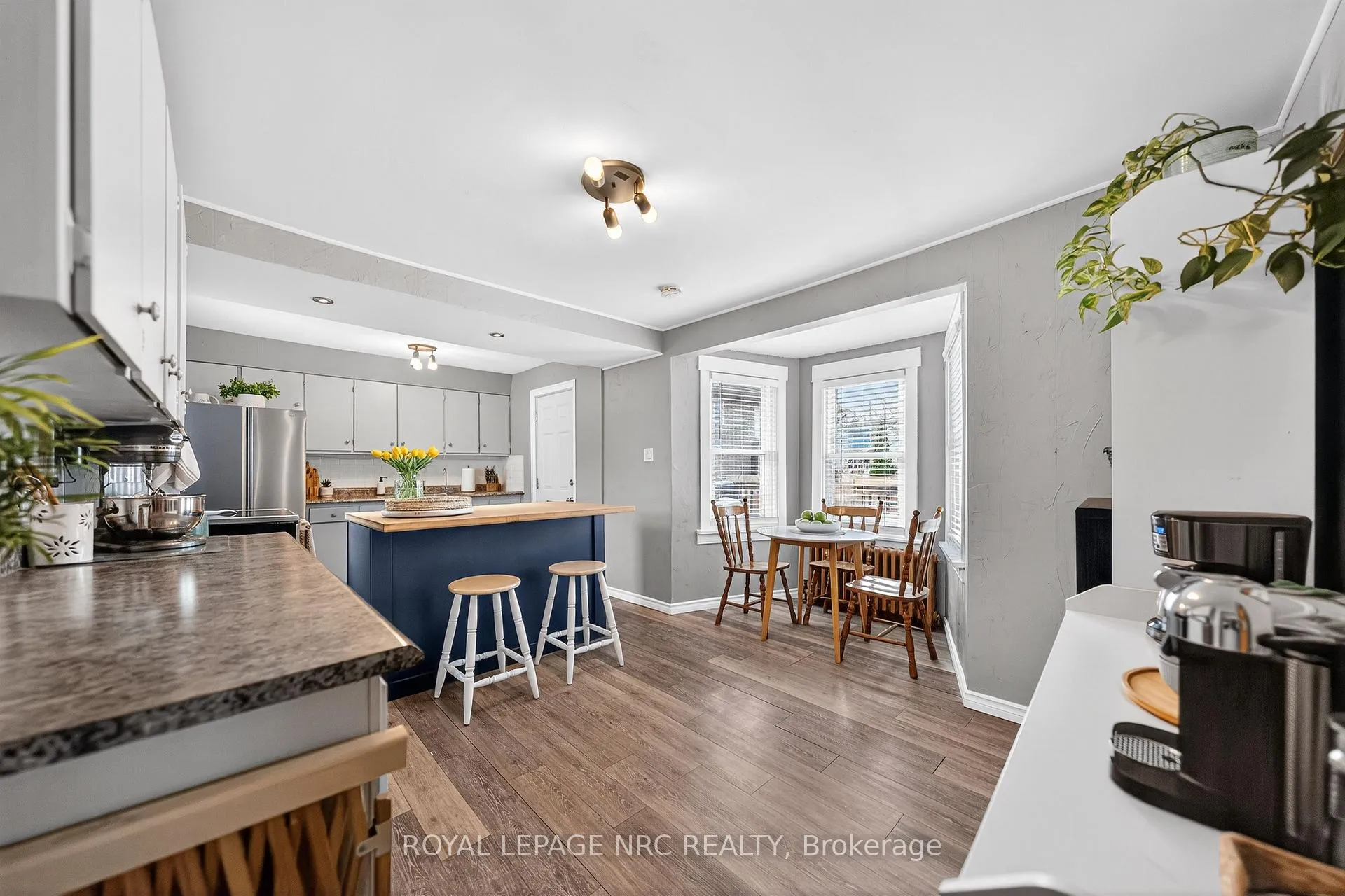 Photo 11 of 23 Pinecrest Avenue, St. Catharines, Burleigh Hill — HOMEH