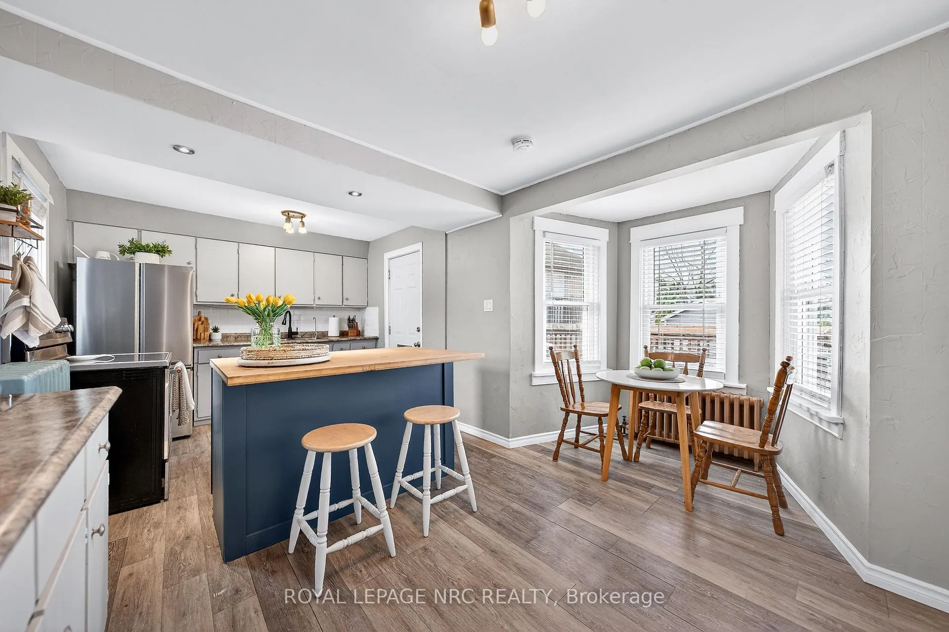 Photo 12 of 23 Pinecrest Avenue, St. Catharines, Burleigh Hill — HOMEH