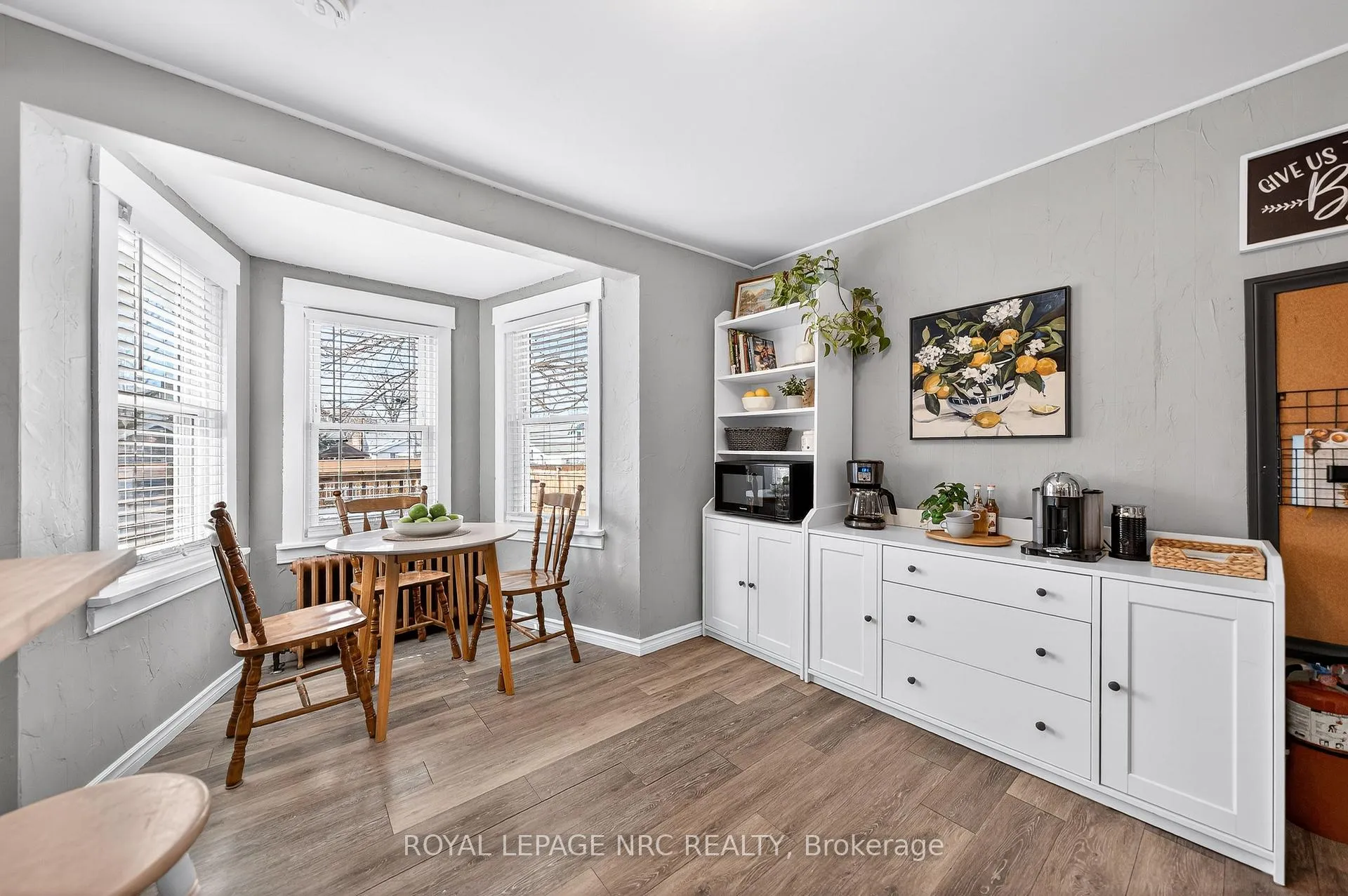 Photo 13 of 23 Pinecrest Avenue, St. Catharines, Burleigh Hill — HOMEH