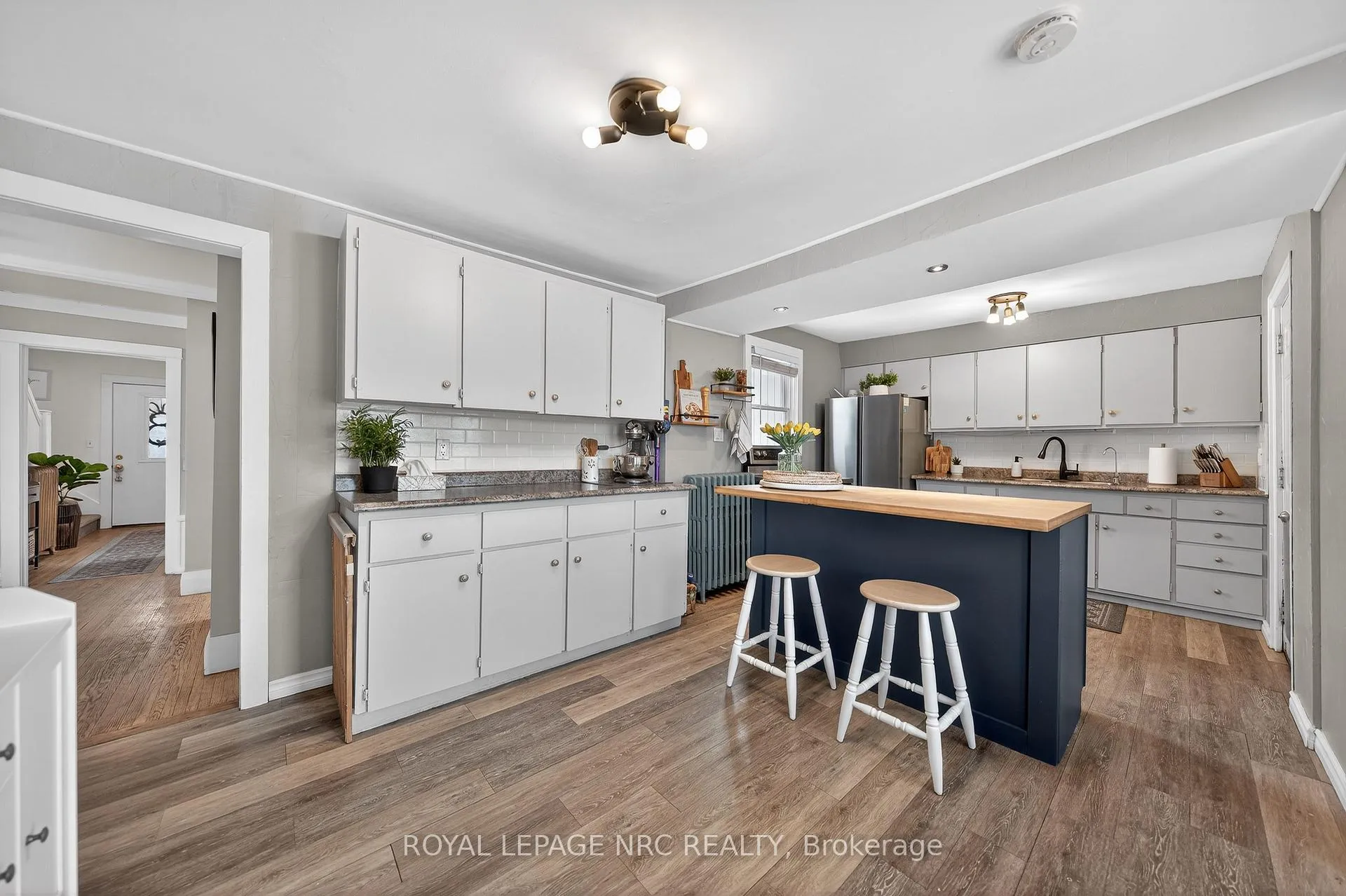Photo 14 of 23 Pinecrest Avenue, St. Catharines, Burleigh Hill — HOMEH