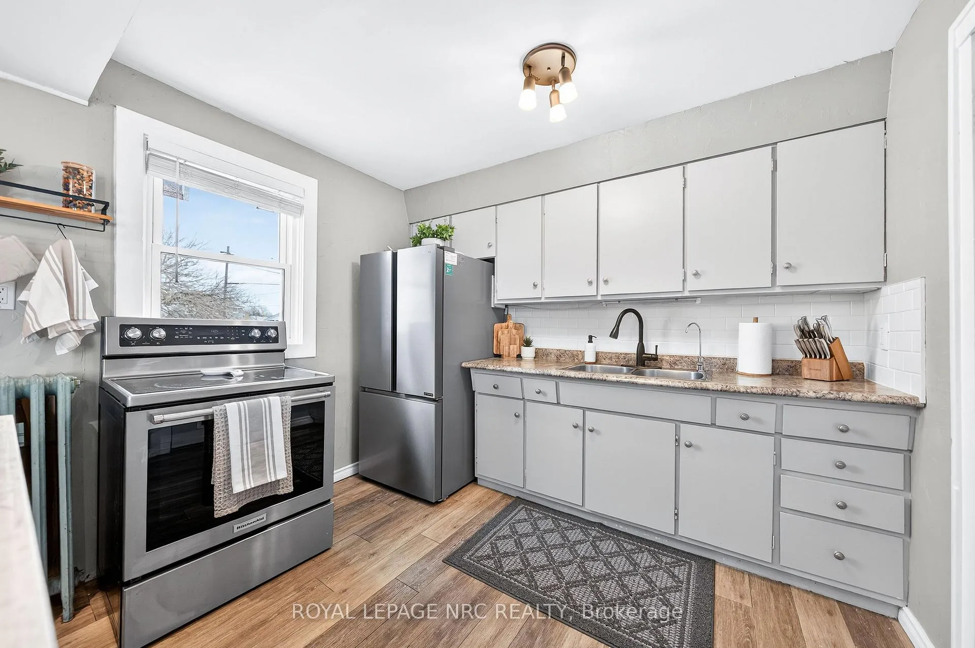 Photo 15 of 23 Pinecrest Avenue, St. Catharines, Burleigh Hill — HOMEH
