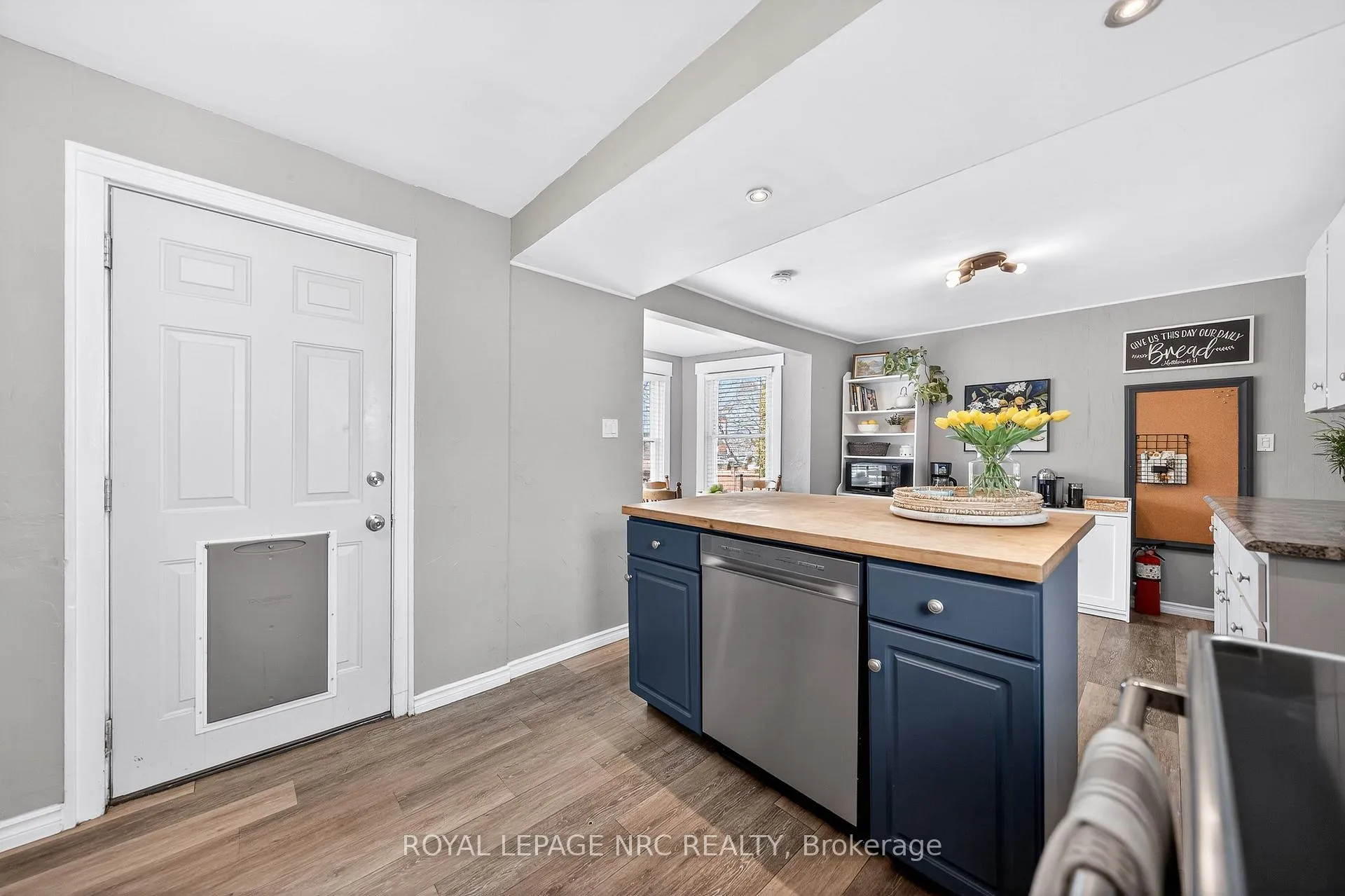 Photo 16 of 23 Pinecrest Avenue, St. Catharines, Burleigh Hill — HOMEH