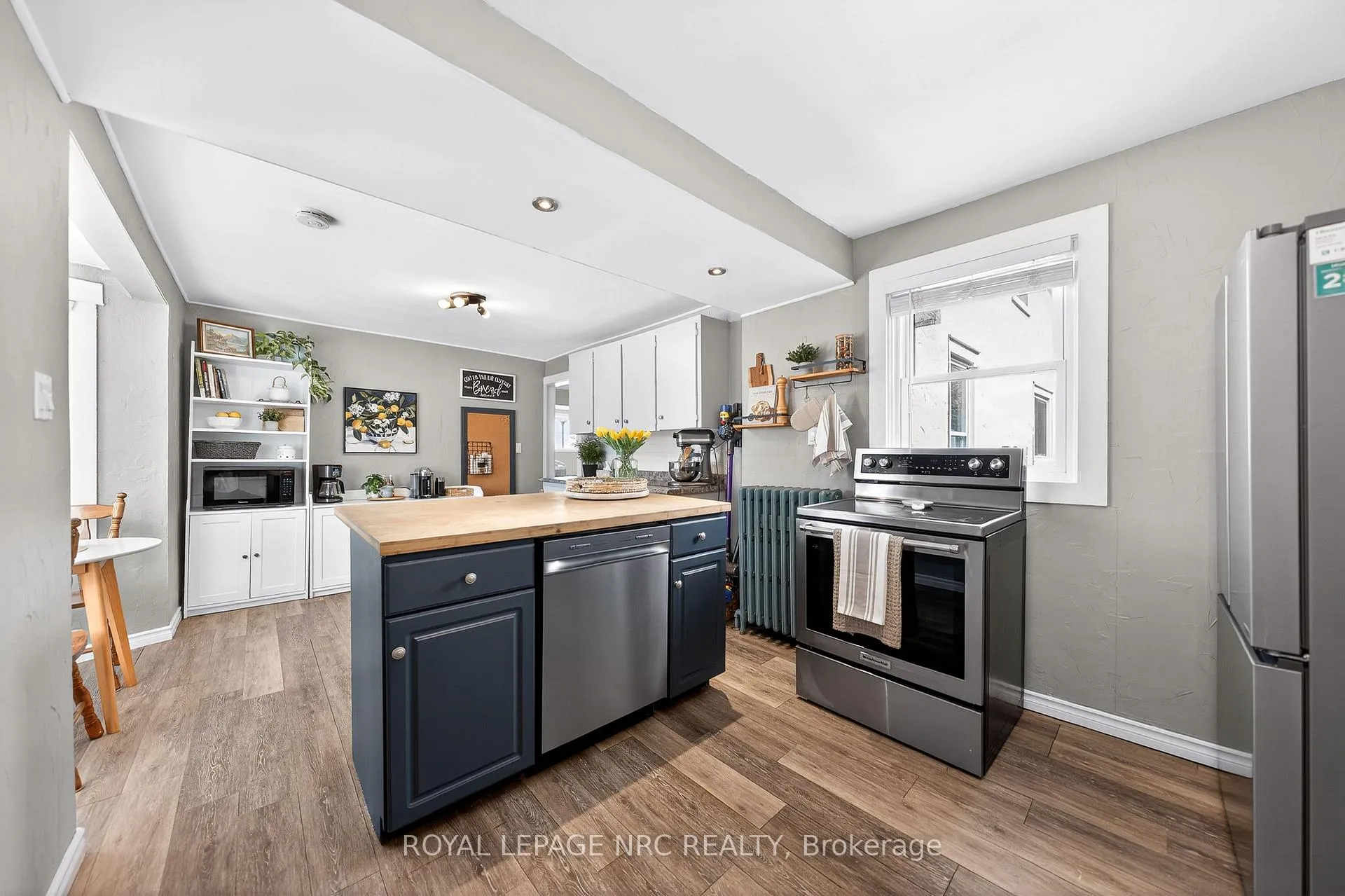 Photo 17 of 23 Pinecrest Avenue, St. Catharines, Burleigh Hill — HOMEH