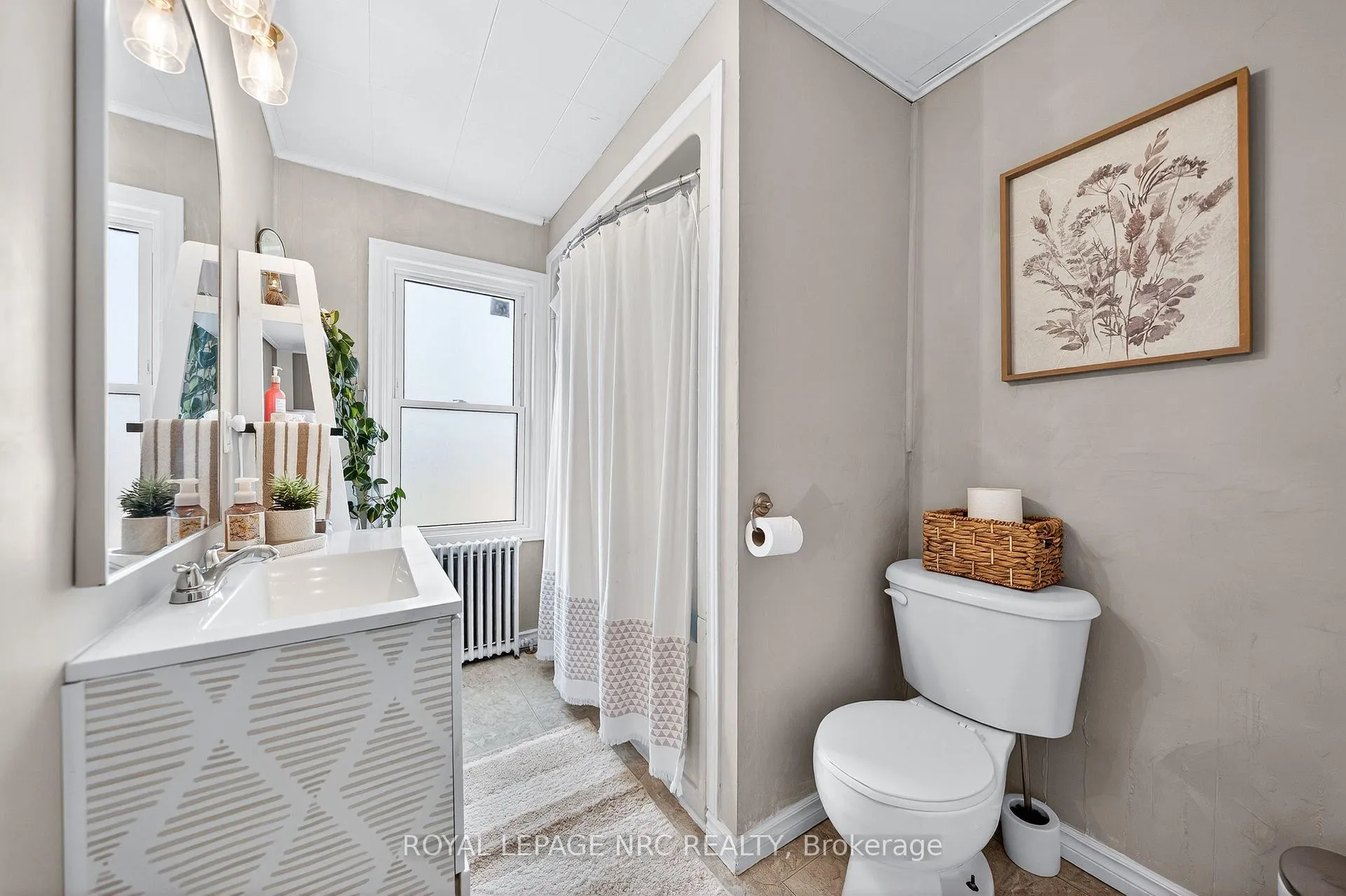 Photo 22 of 23 Pinecrest Avenue, St. Catharines, Burleigh Hill — HOMEH