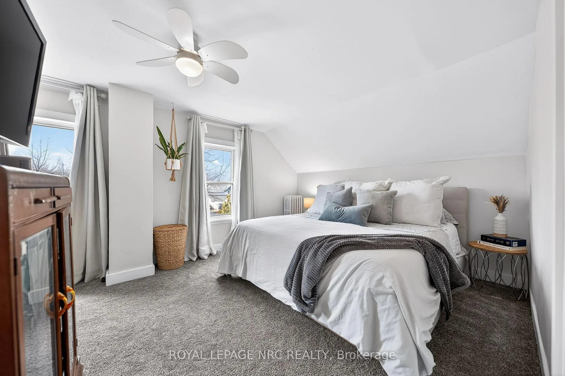 Photo 25 of 23 Pinecrest Avenue, St. Catharines, Burleigh Hill — HOMEH
