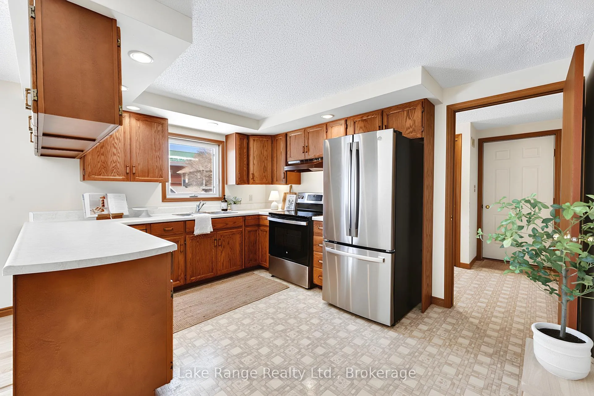 Photo 6 of 486 Havelock Street, Huron-Kinloss, Lucknow — HOMEH