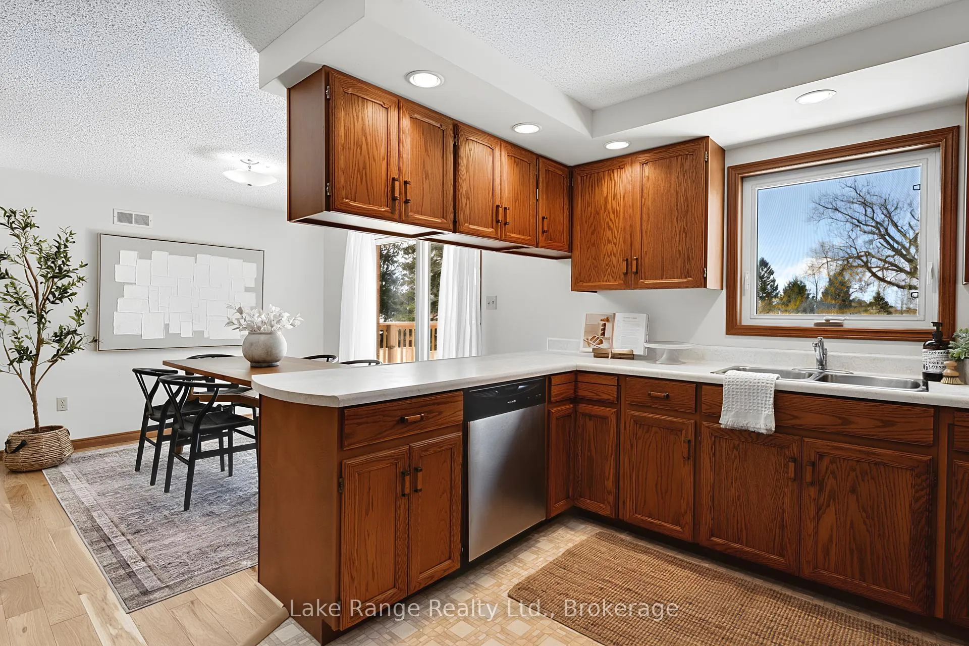 Photo 8 of 486 Havelock Street, Huron-Kinloss, Lucknow — HOMEH