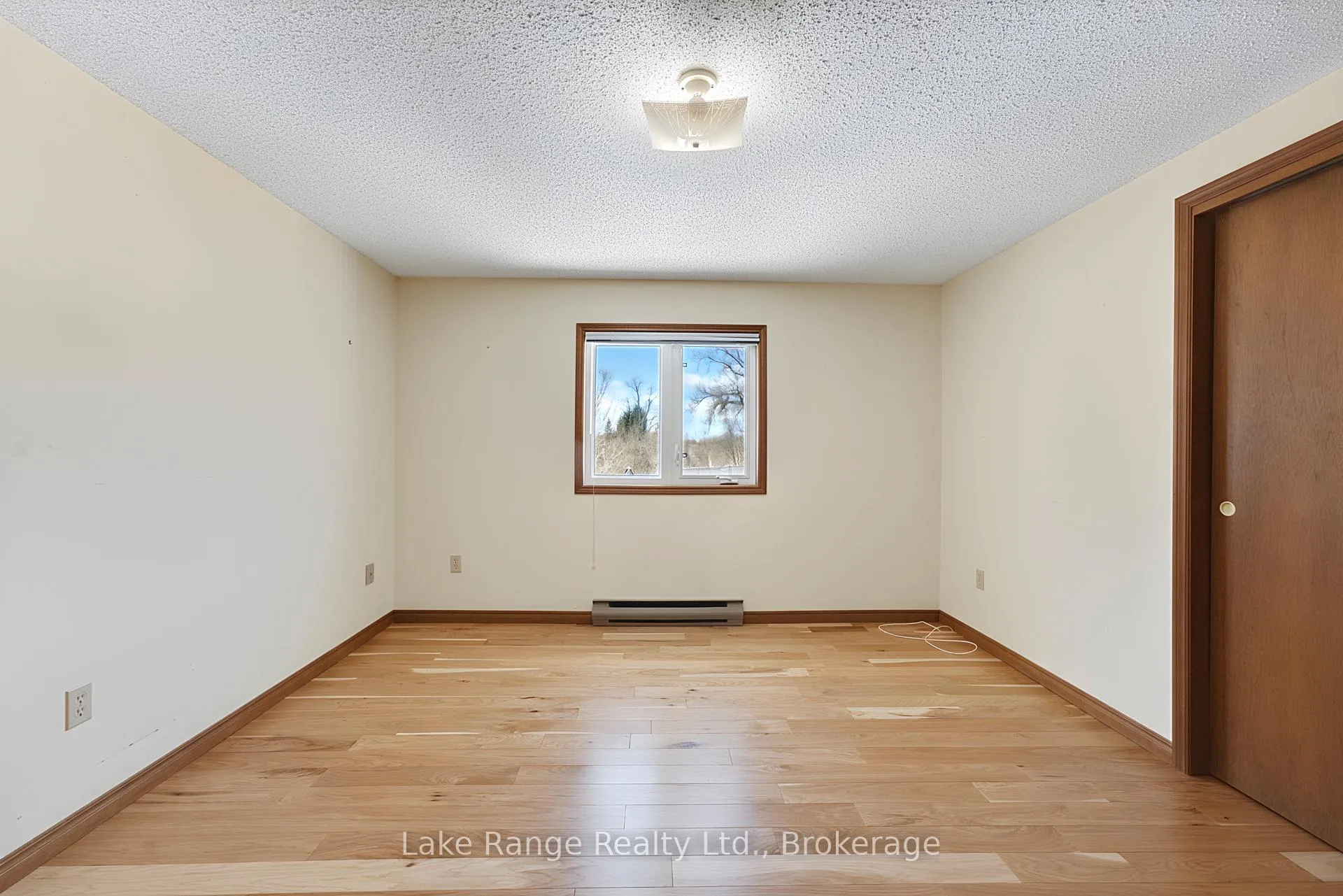 Photo 14 of 486 Havelock Street, Huron-Kinloss, Lucknow — HOMEH