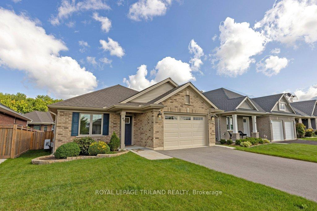 Photo 2 of 44 Foxtail Lane, St. Thomas — HOMEH