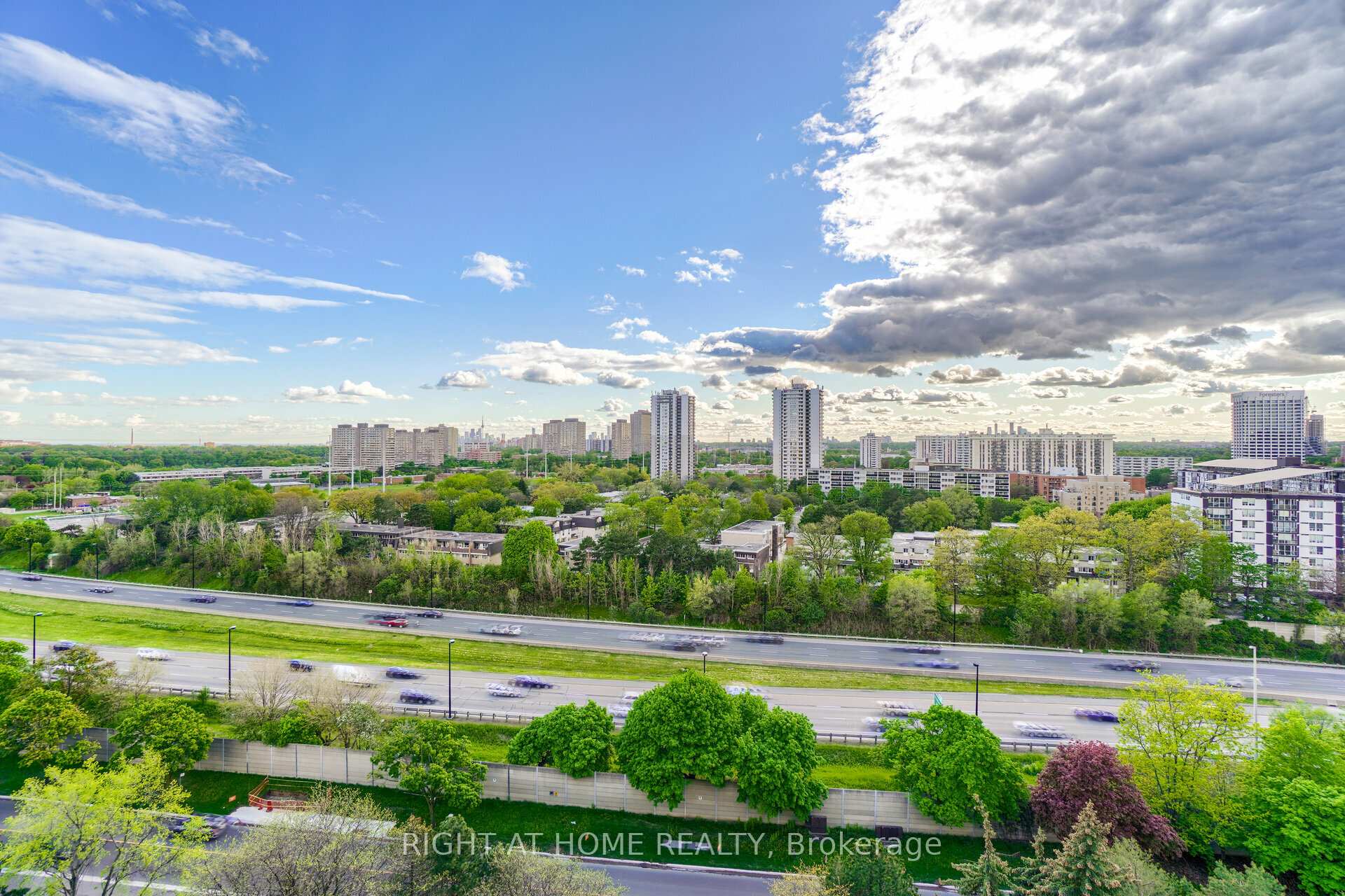 Photo 5 of Unit 1607, 5 Shady Golfway, Toronto, Flemingdon Park — HOMEH