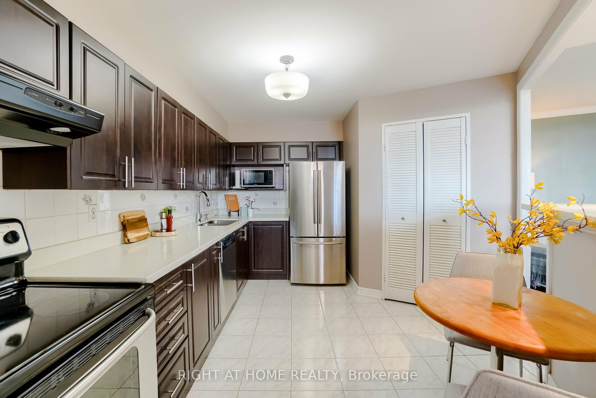 Photo 8 of Unit 1607, 5 Shady Golfway, Toronto, Flemingdon Park — HOMEH