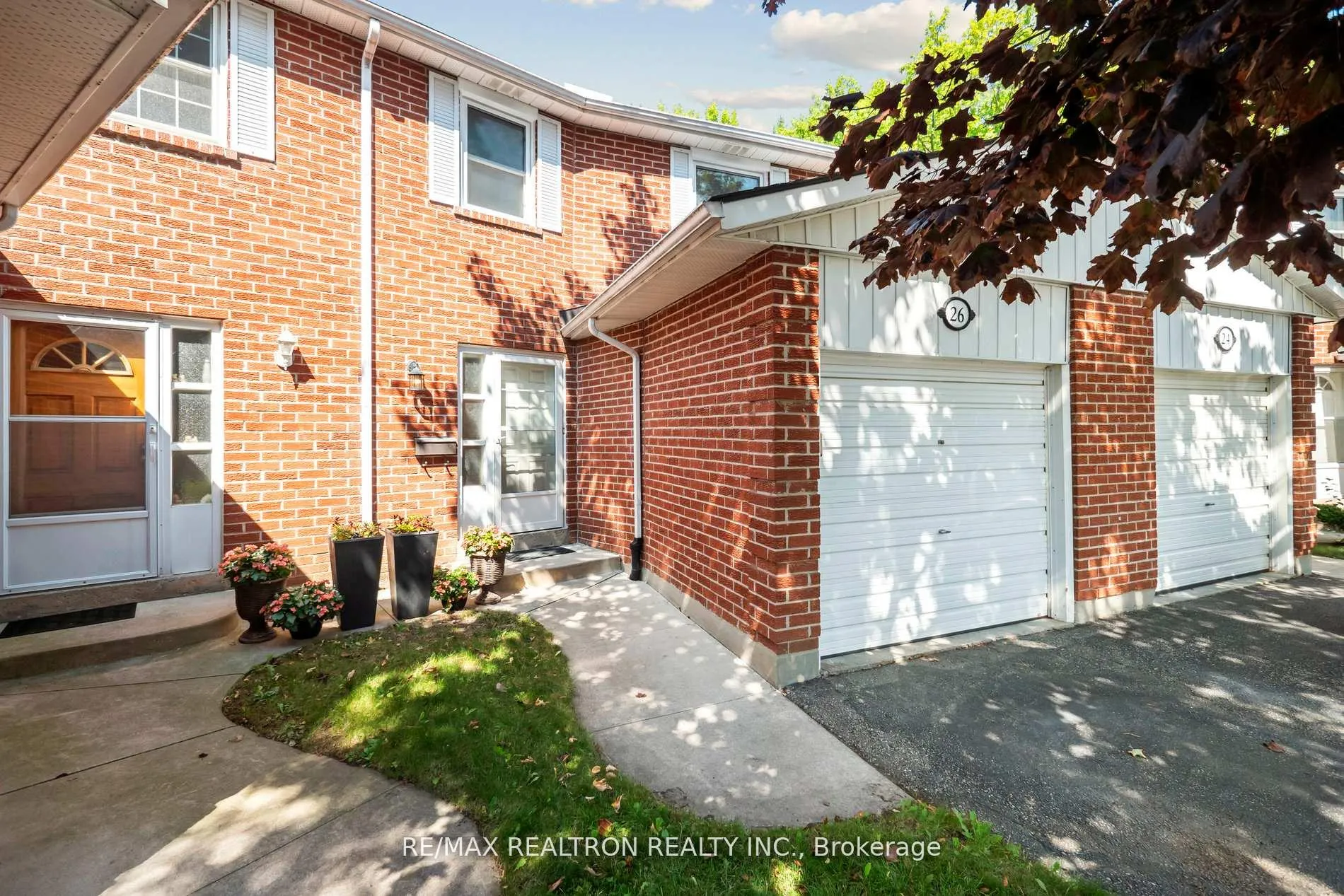 Photo 2 of 26 Gordon Way, Markham, Aileen-Willowbrook — HOMEH