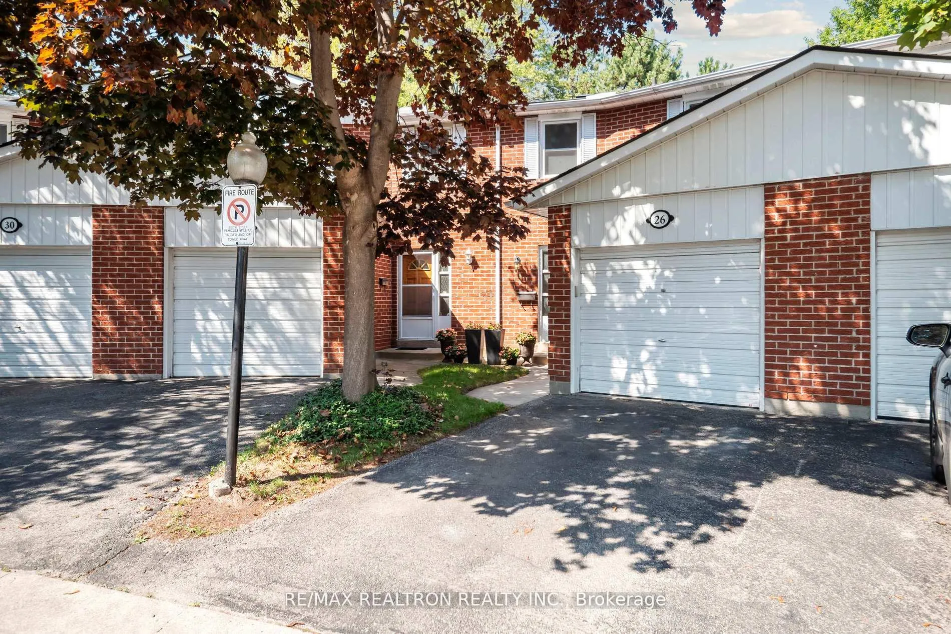 Photo 3 of 26 Gordon Way, Markham, Aileen-Willowbrook — HOMEH