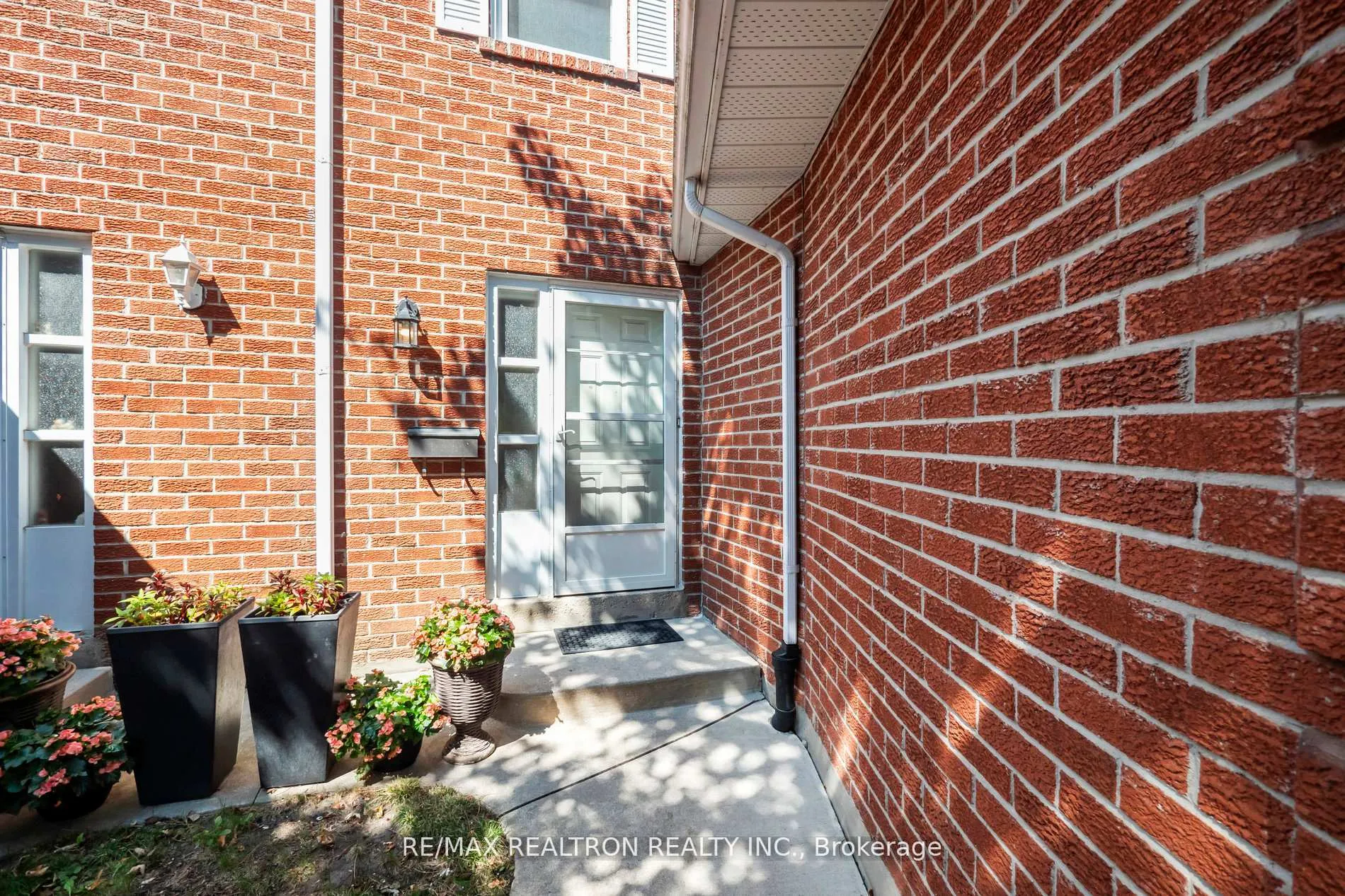 Photo 5 of 26 Gordon Way, Markham, Aileen-Willowbrook — HOMEH
