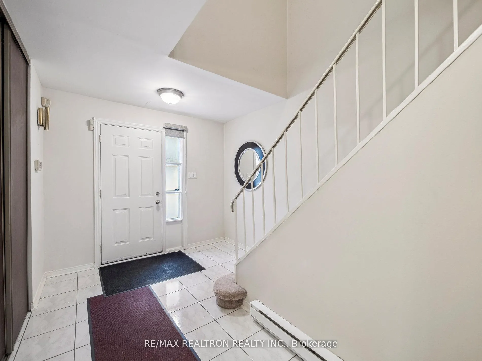 Photo 7 of 26 Gordon Way, Markham, Aileen-Willowbrook — HOMEH