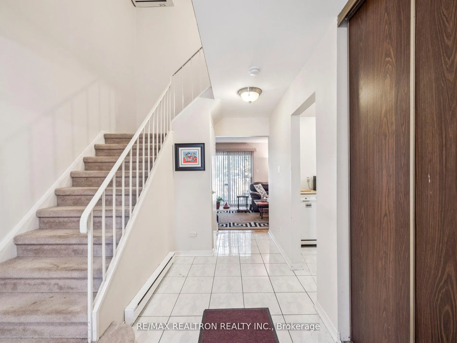 Photo 8 of 26 Gordon Way, Markham, Aileen-Willowbrook — HOMEH