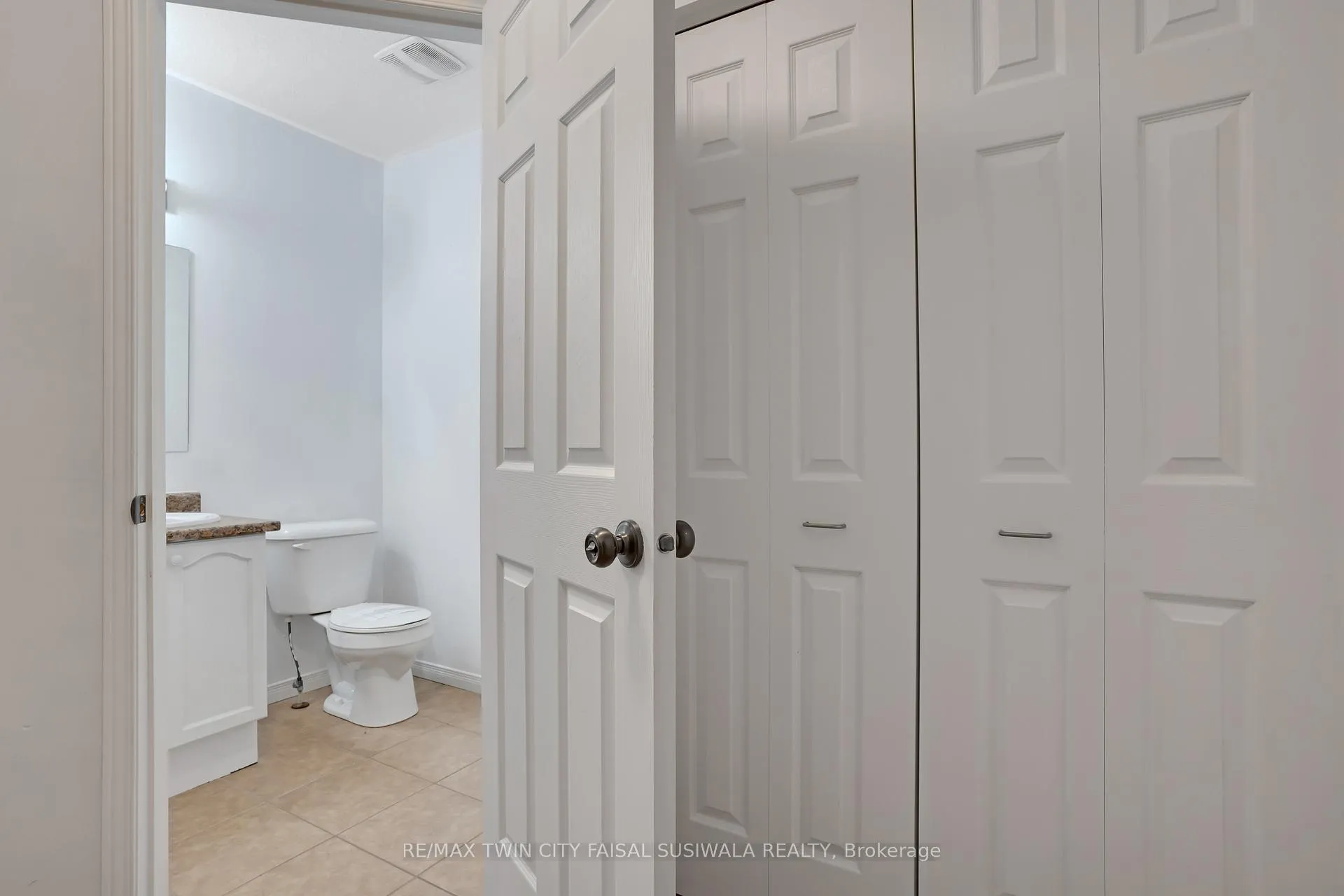 Photo 2 of 310 Fallowfield Drive, Kitchener, Country Hills East — HOMEH