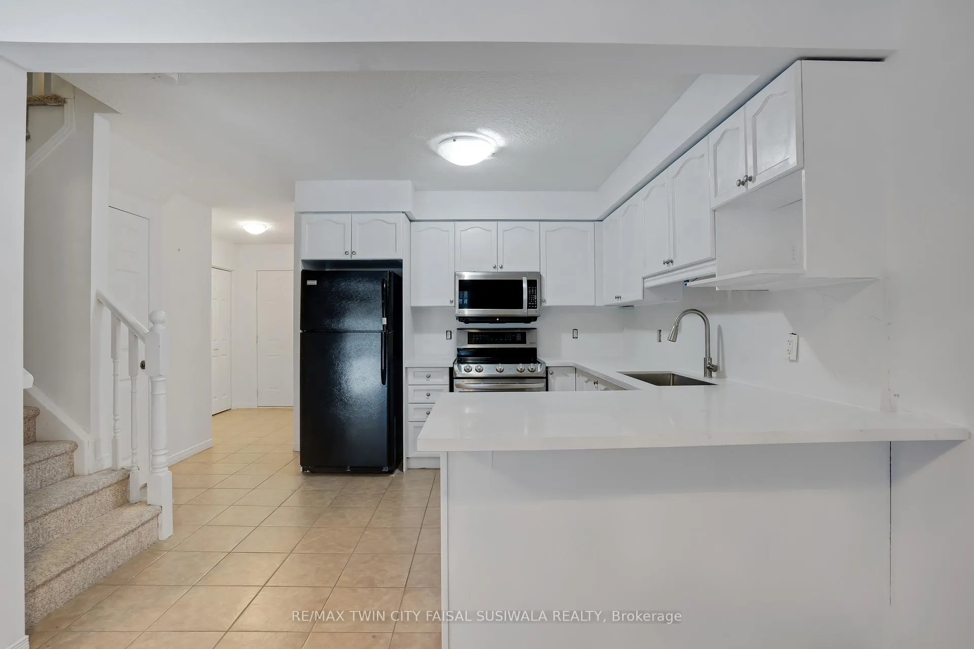 Photo 5 of 310 Fallowfield Drive, Kitchener, Country Hills East — HOMEH