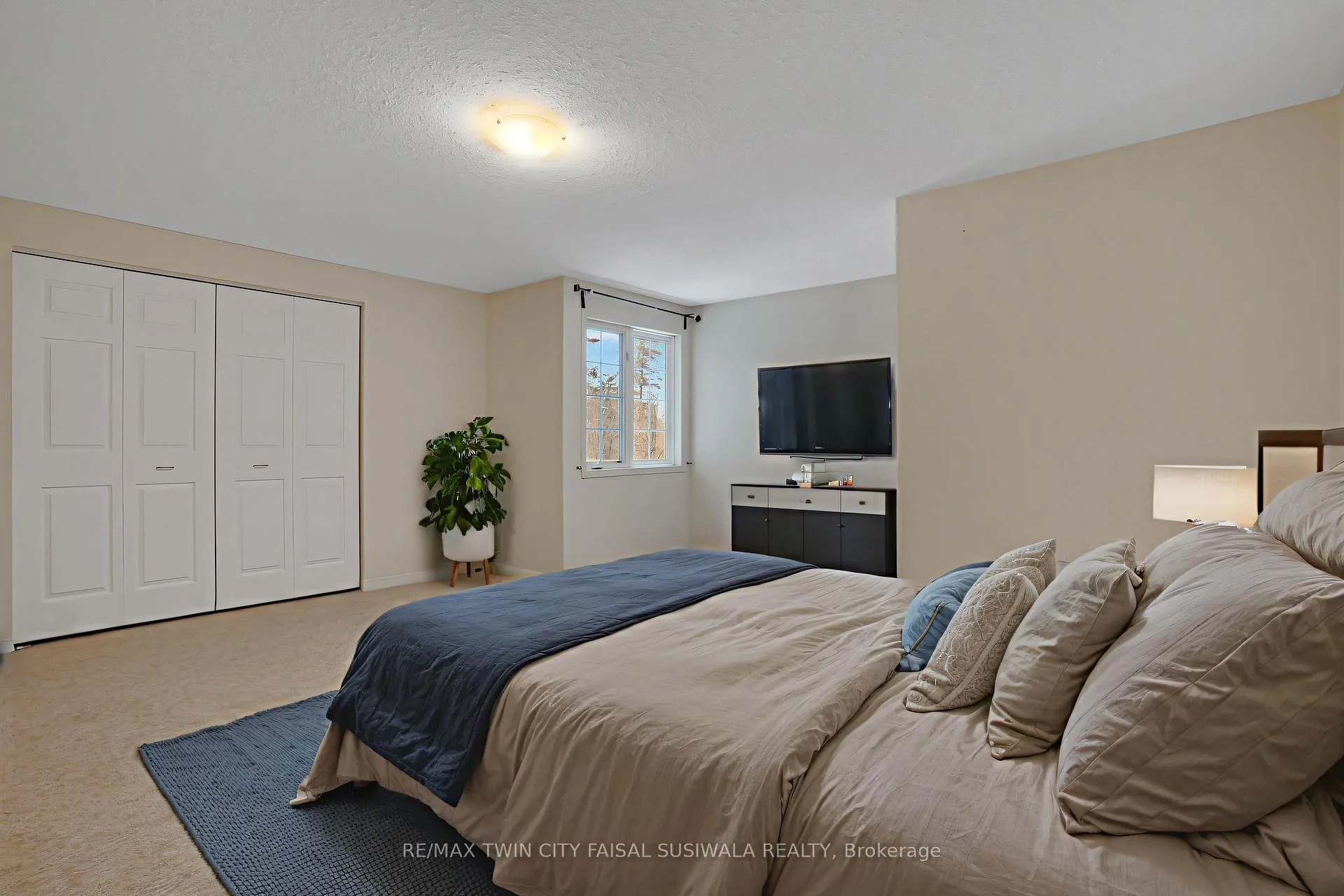Photo 10 of 310 Fallowfield Drive, Kitchener, Country Hills East — HOMEH