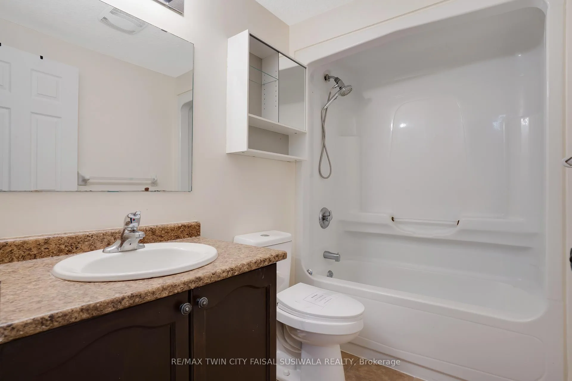 Photo 12 of 310 Fallowfield Drive, Kitchener, Country Hills East — HOMEH