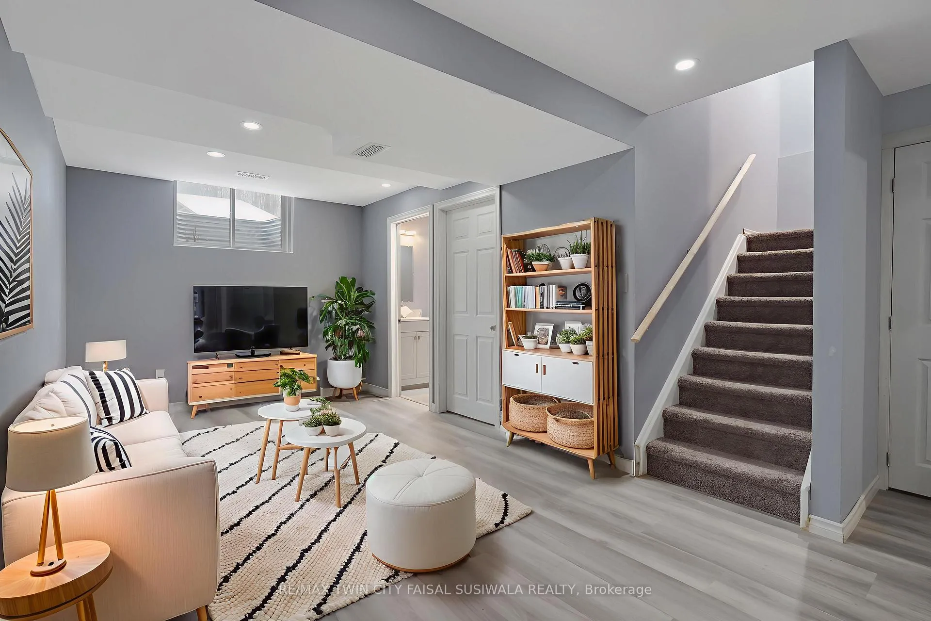 Photo 14 of 310 Fallowfield Drive, Kitchener, Country Hills East — HOMEH