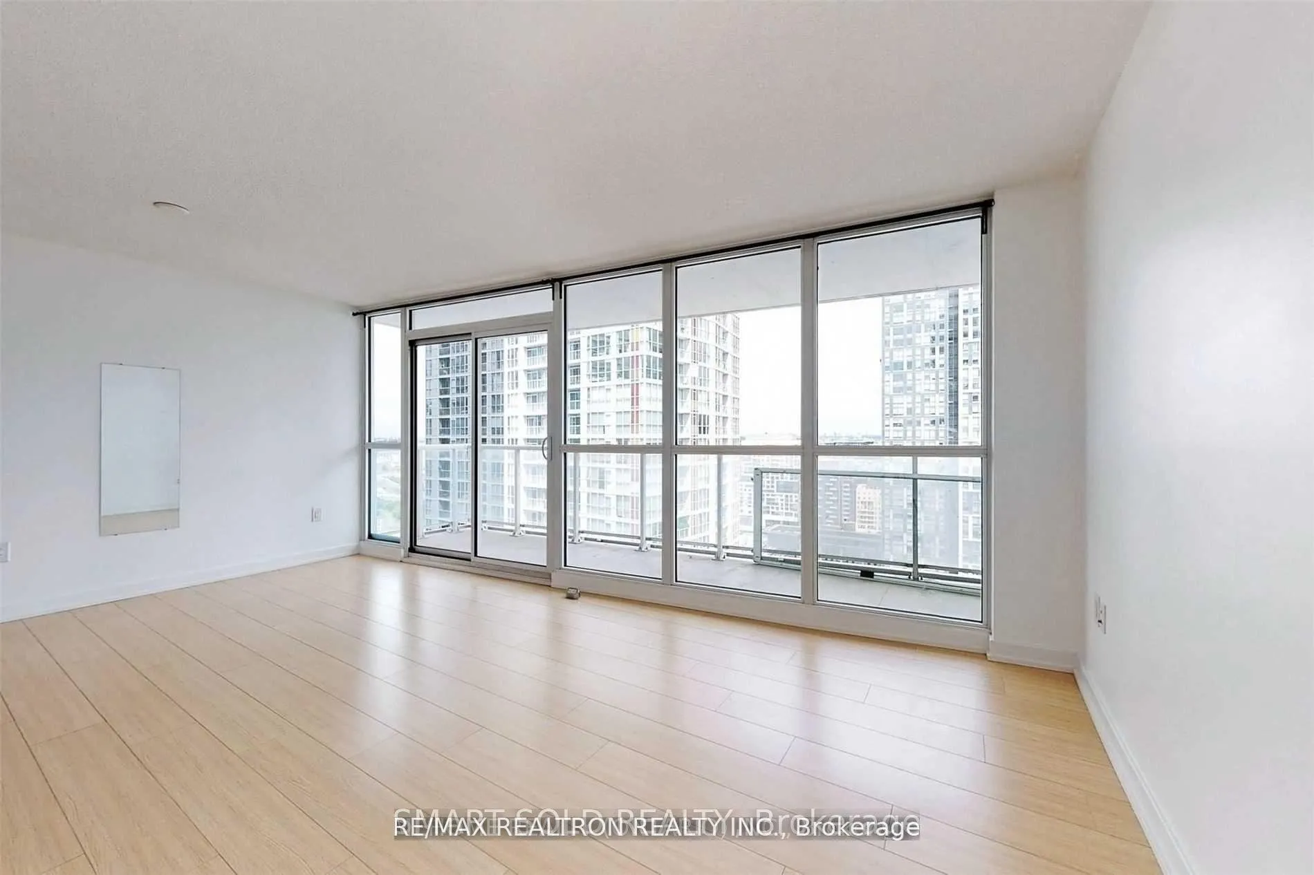 Photo 4 of Unit 2715, 75 Queens Wharf Road, Toronto, Waterfront Communities — HOMEH