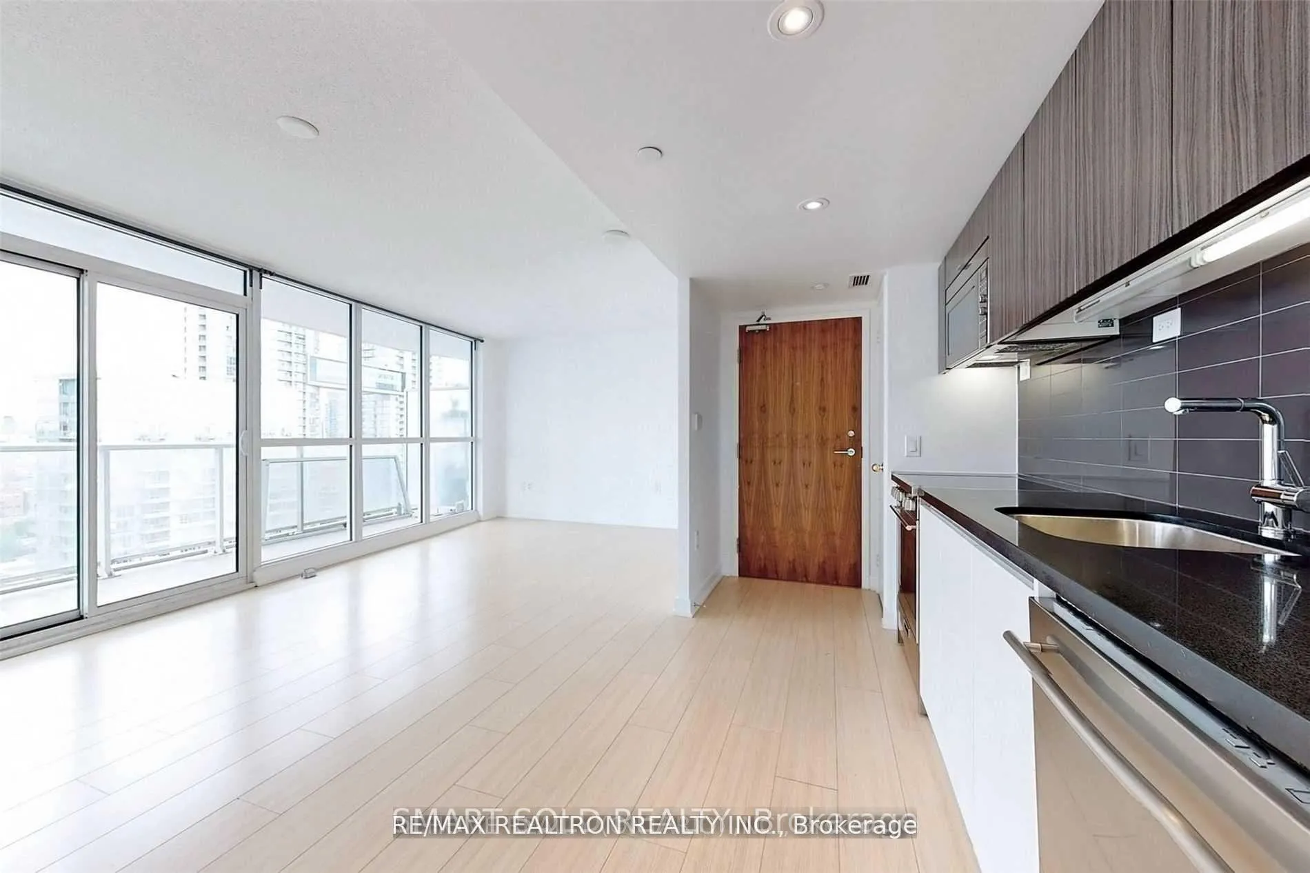 Photo 5 of Unit 2715, 75 Queens Wharf Road, Toronto, Waterfront Communities — HOMEH