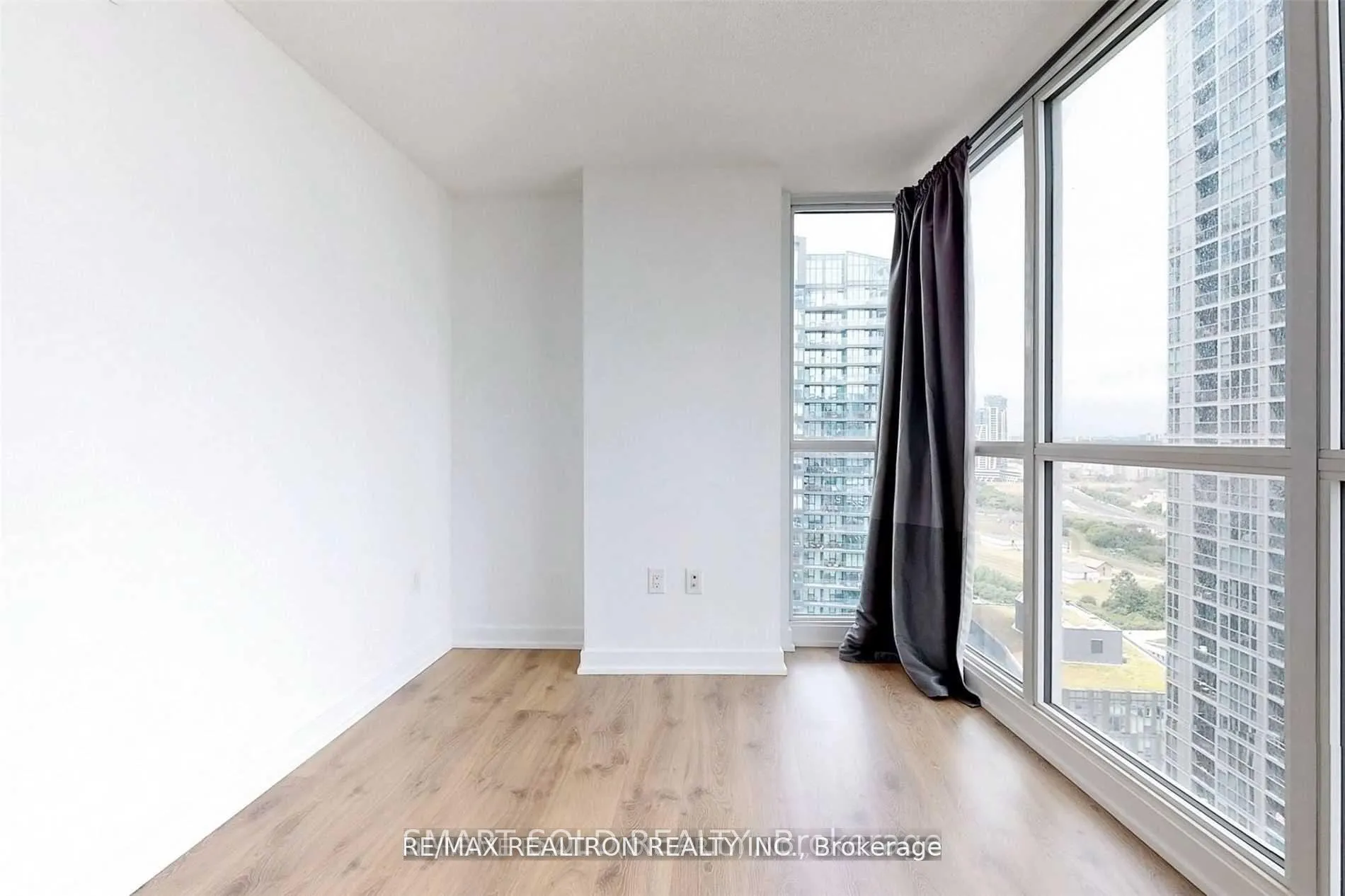 Photo 7 of Unit 2715, 75 Queens Wharf Road, Toronto, Waterfront Communities — HOMEH