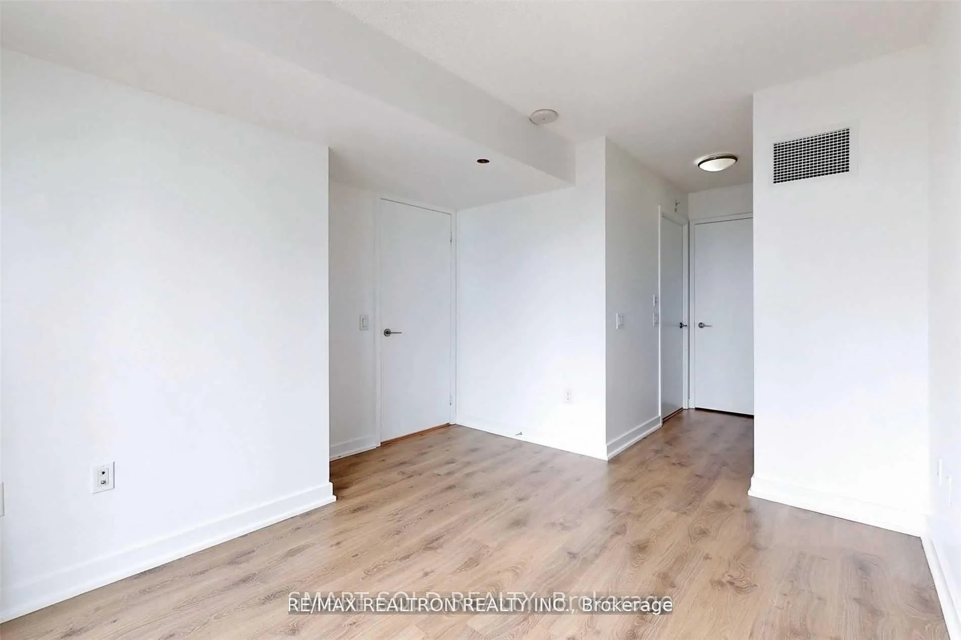 Photo 8 of Unit 2715, 75 Queens Wharf Road, Toronto, Waterfront Communities — HOMEH