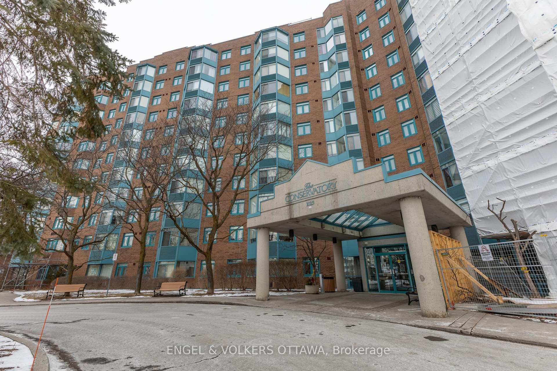 Front of Unit 824, 1025 Grenon Avenue