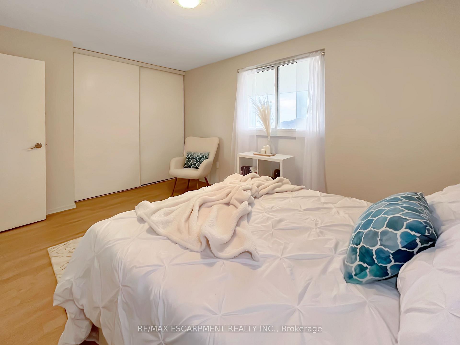 Photo 5 of Unit 712, 350 Quigley Road, Hamilton, Vincent — HOMEH