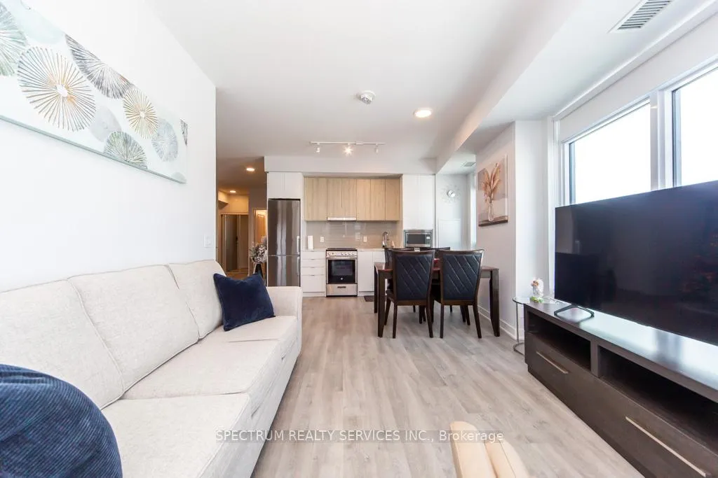 Photo 12 of Unit A-1007, 30 Upper Mall Way, Vaughan, Brownridge — HOMEH