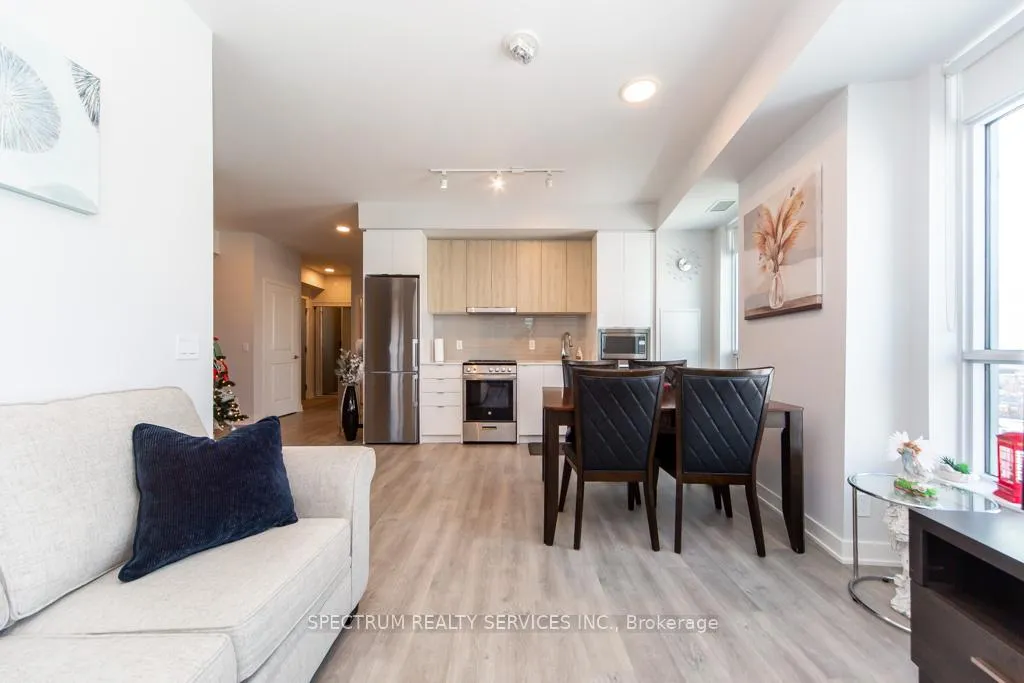 Photo 13 of Unit A-1007, 30 Upper Mall Way, Vaughan, Brownridge — HOMEH