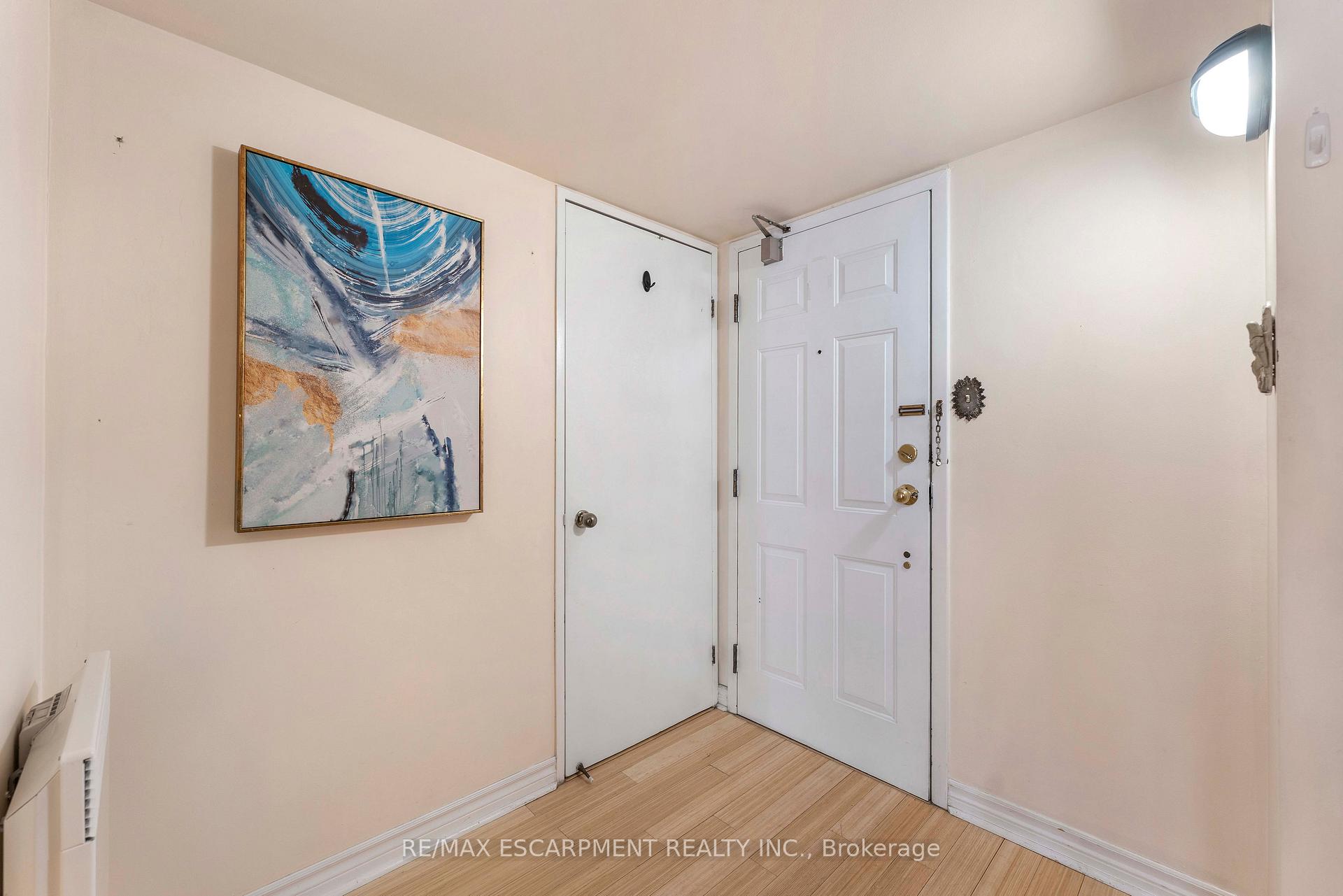 Photo 3 of Unit 811, 65 Scadding Avenue, Toronto, Waterfront Communities — HOMEH