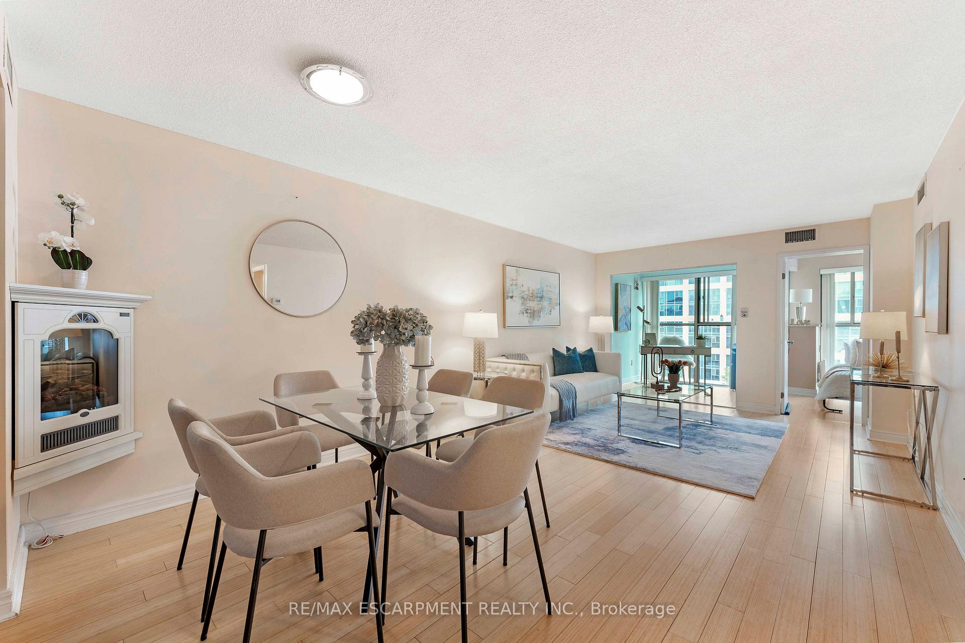 Photo 4 of Unit 811, 65 Scadding Avenue, Toronto, Waterfront Communities — HOMEH