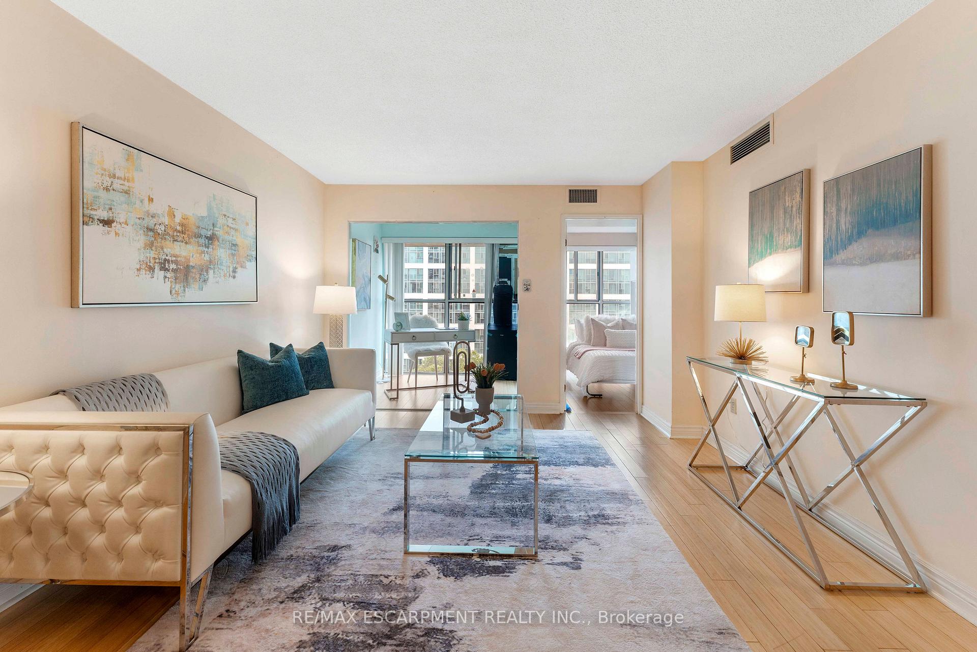 Photo 6 of Unit 811, 65 Scadding Avenue, Toronto, Waterfront Communities — HOMEH