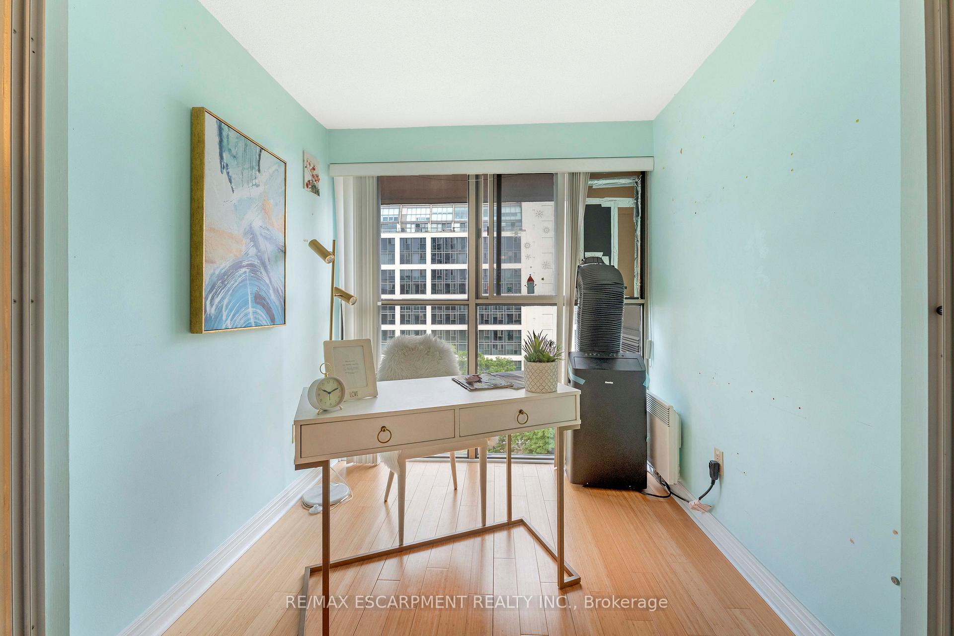 Photo 7 of Unit 811, 65 Scadding Avenue, Toronto, Waterfront Communities — HOMEH