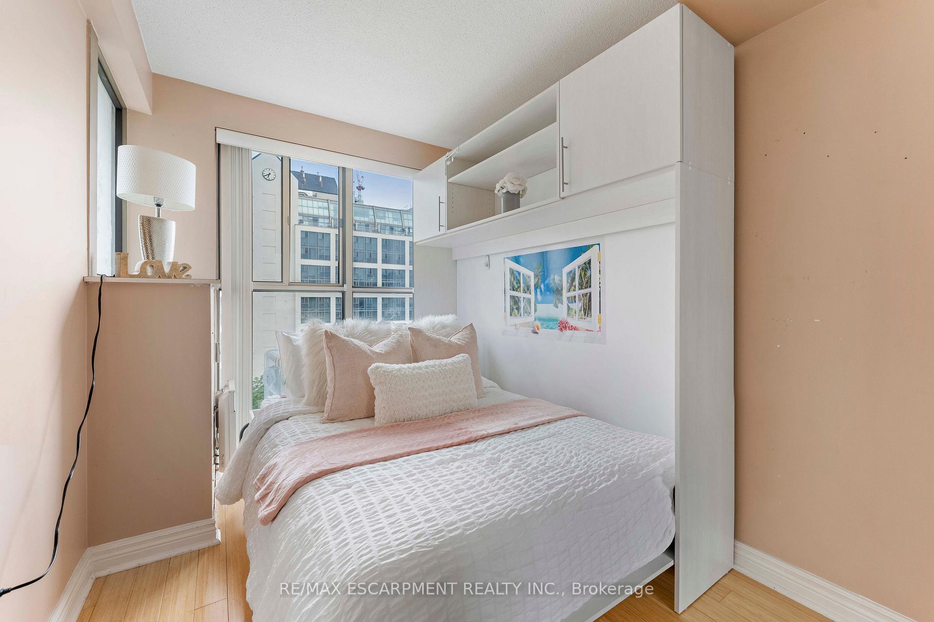 Photo 9 of Unit 811, 65 Scadding Avenue, Toronto, Waterfront Communities — HOMEH