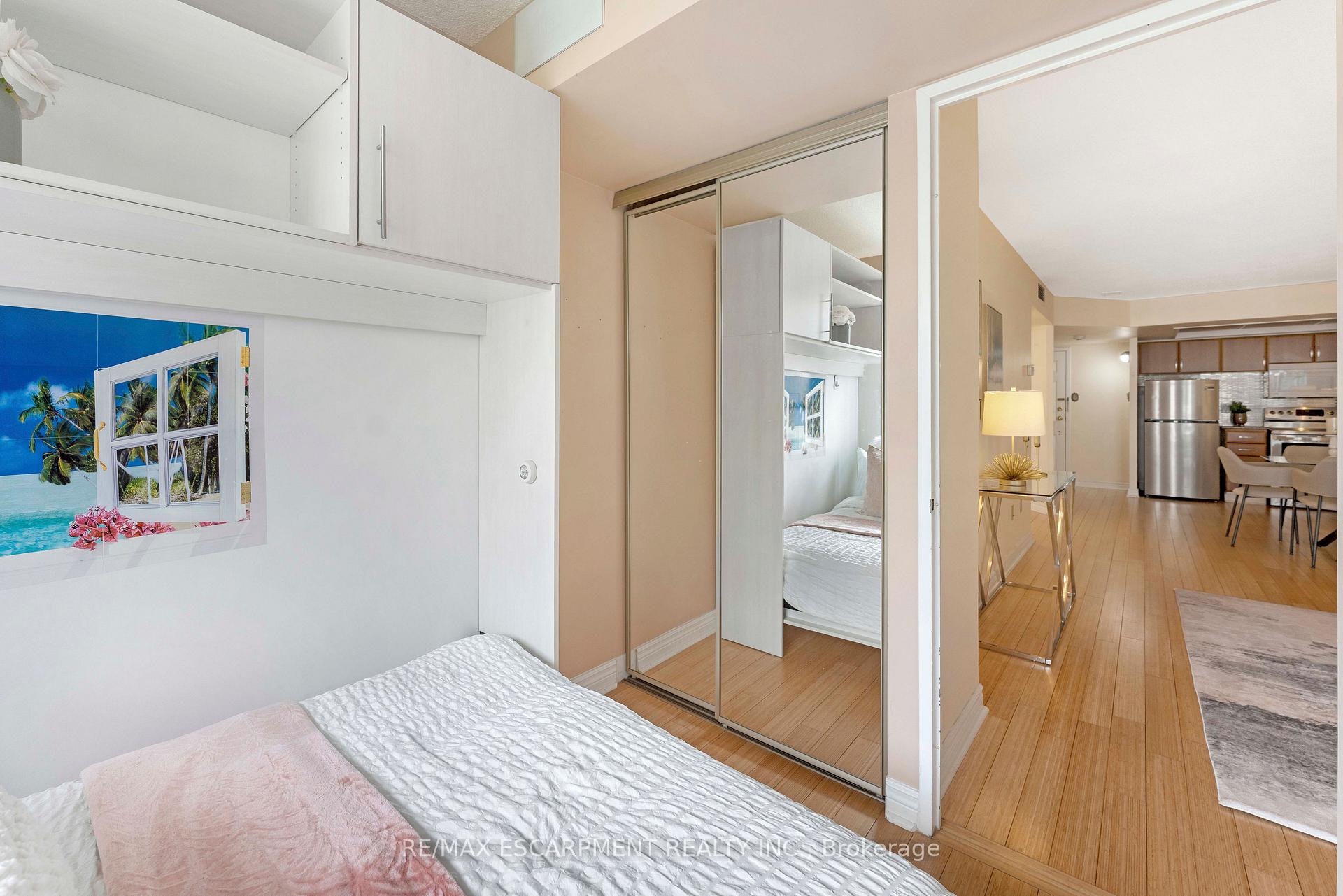 Photo 10 of Unit 811, 65 Scadding Avenue, Toronto, Waterfront Communities — HOMEH