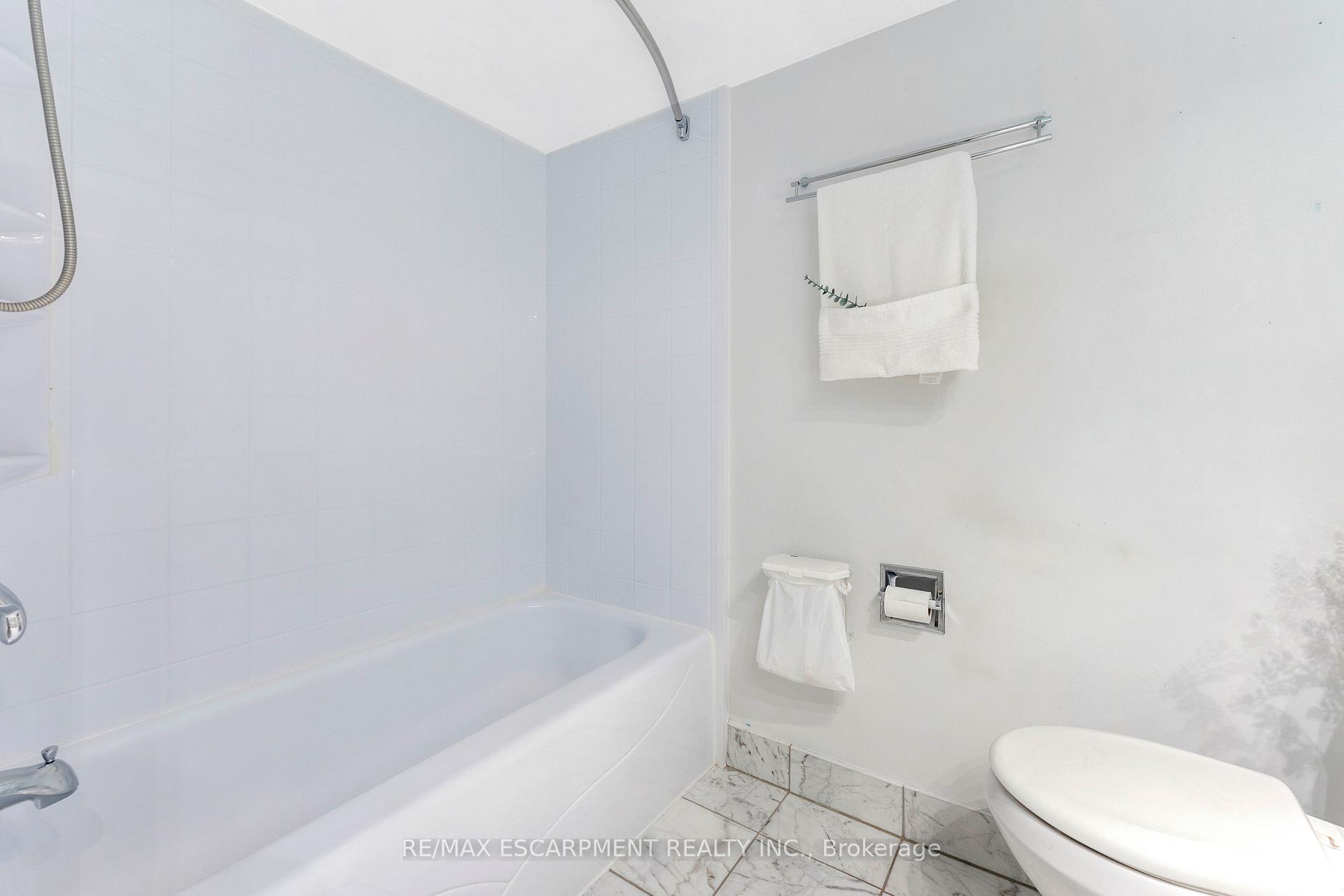 Photo 12 of Unit 811, 65 Scadding Avenue, Toronto, Waterfront Communities — HOMEH