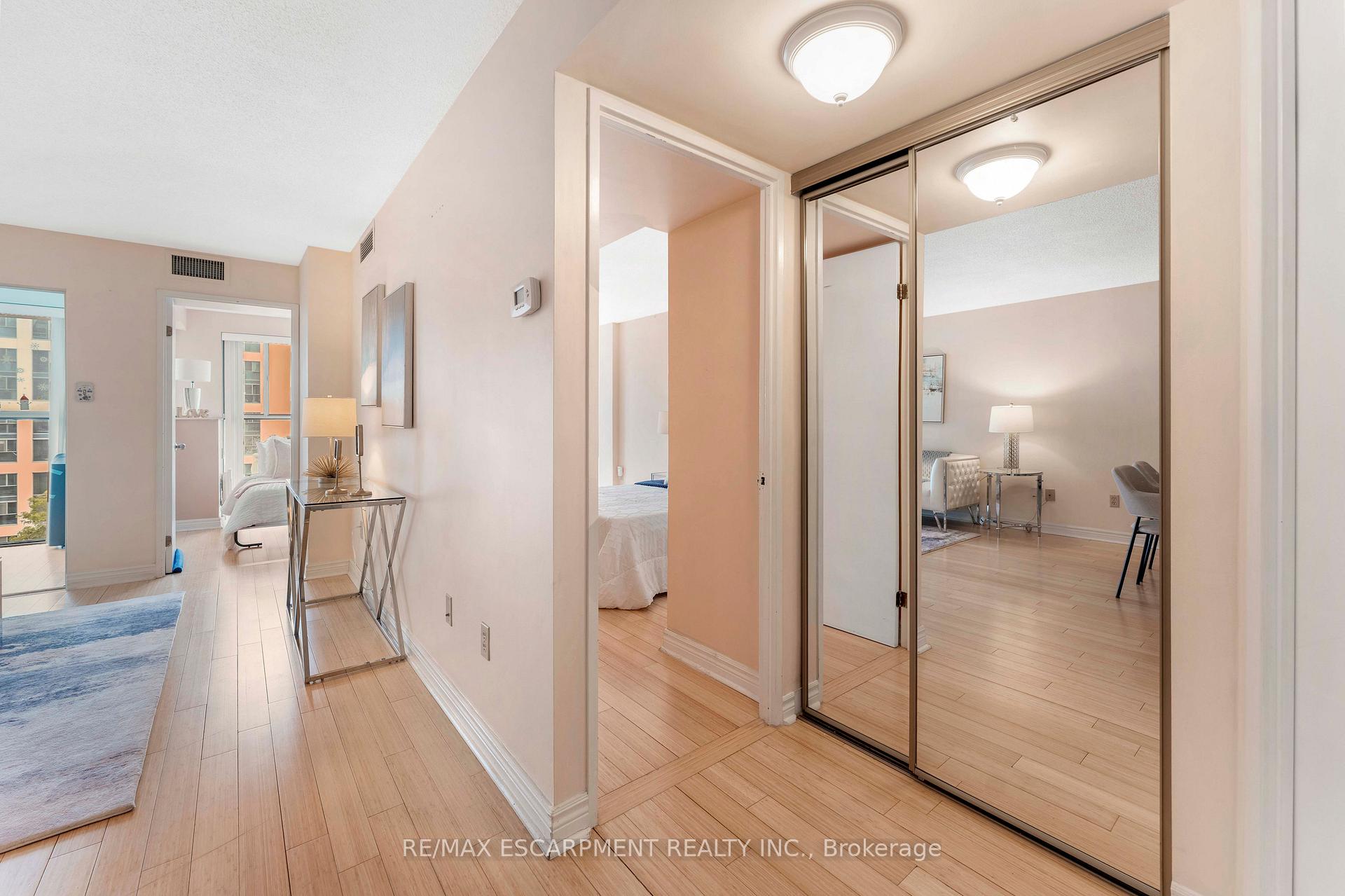 Photo 14 of Unit 811, 65 Scadding Avenue, Toronto, Waterfront Communities — HOMEH