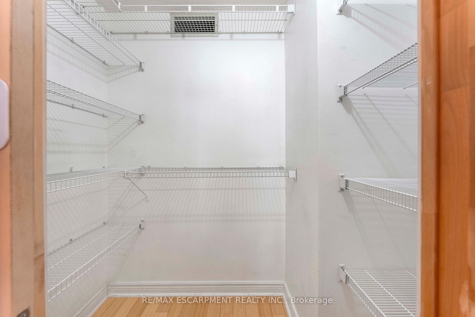 Photo 18 of Unit 811, 65 Scadding Avenue, Toronto, Waterfront Communities — HOMEH