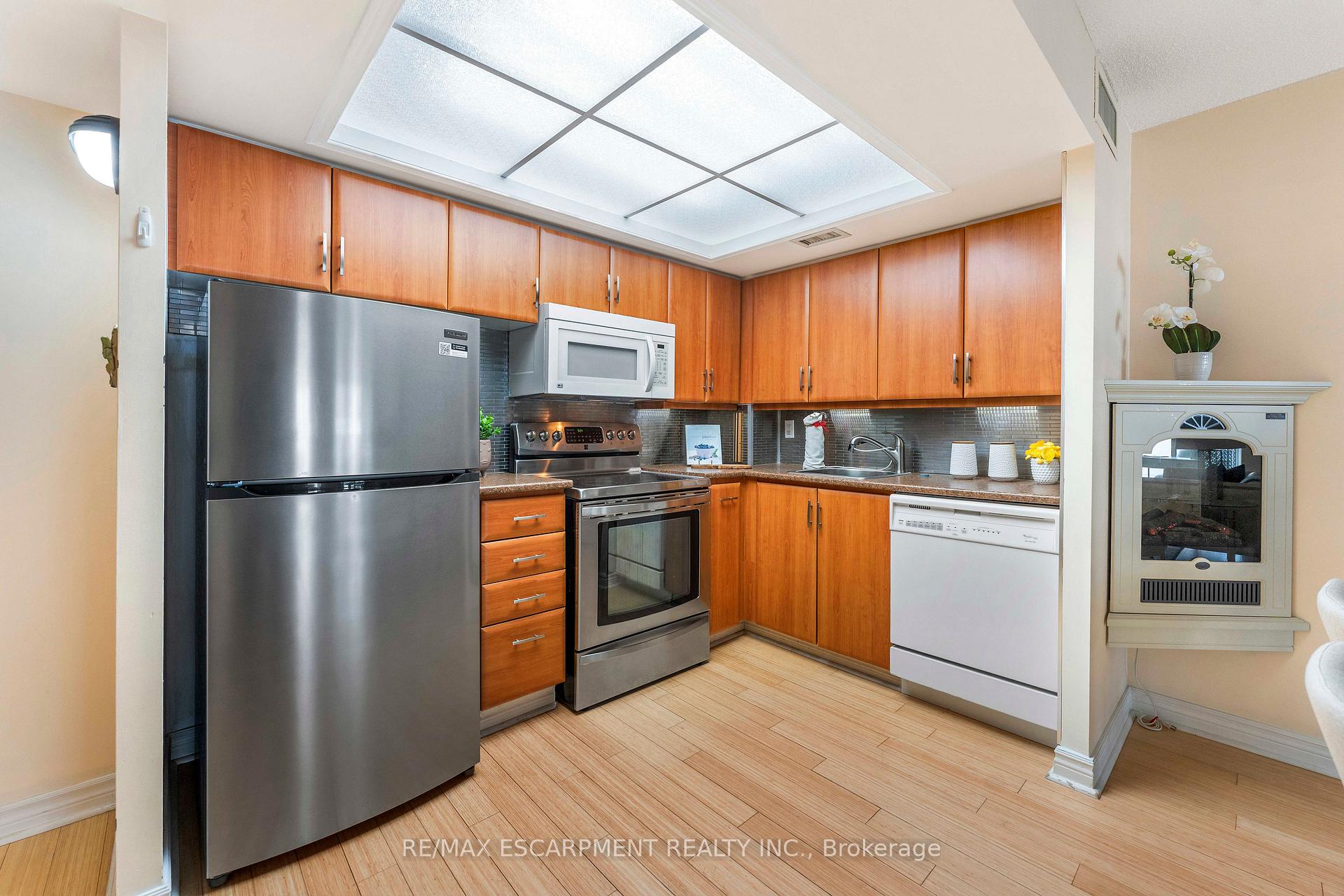 Photo 20 of Unit 811, 65 Scadding Avenue, Toronto, Waterfront Communities — HOMEH