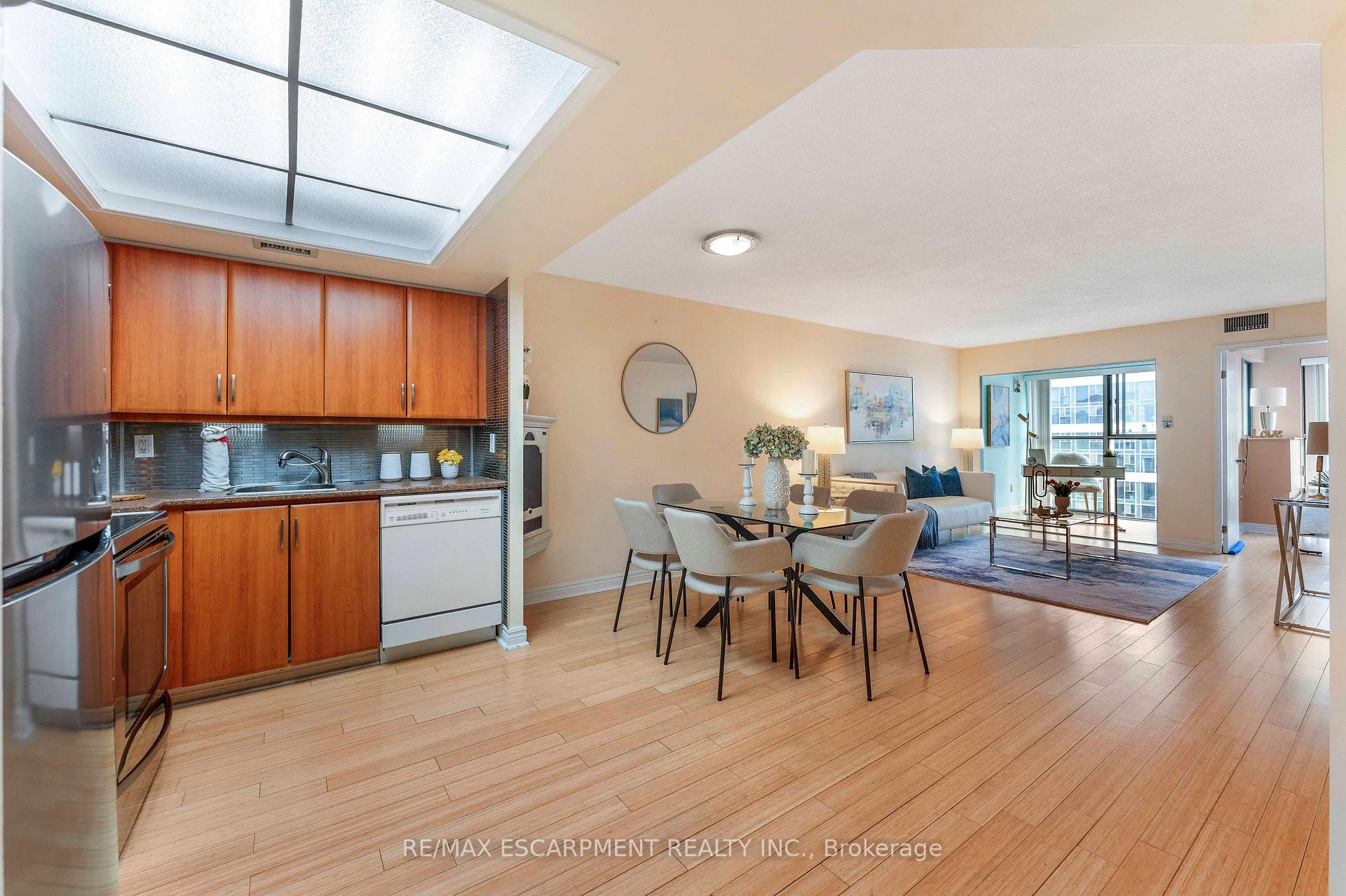 Photo 22 of Unit 811, 65 Scadding Avenue, Toronto, Waterfront Communities — HOMEH