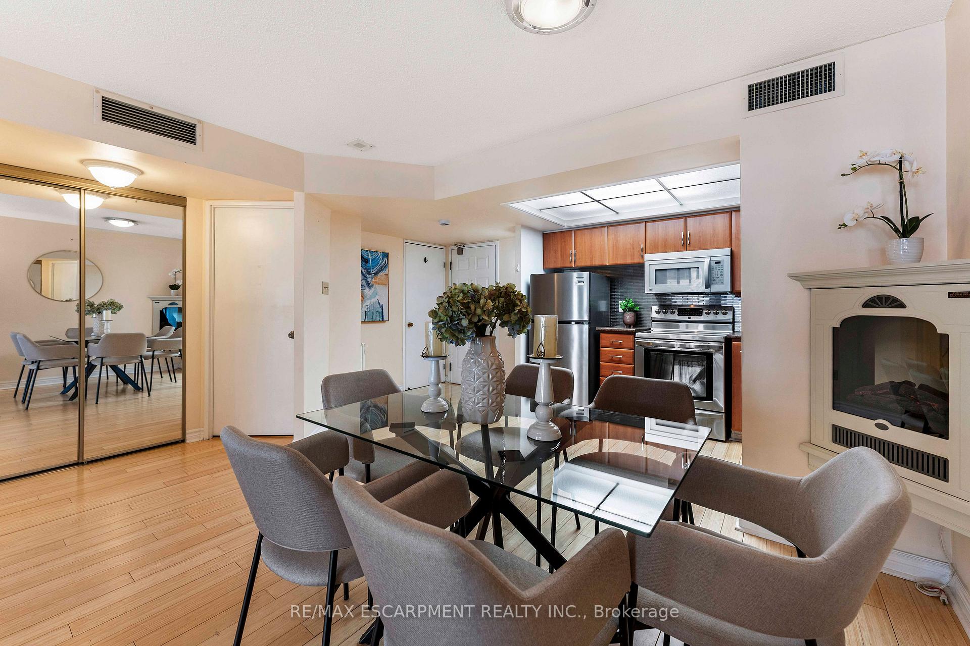 Photo 23 of Unit 811, 65 Scadding Avenue, Toronto, Waterfront Communities — HOMEH