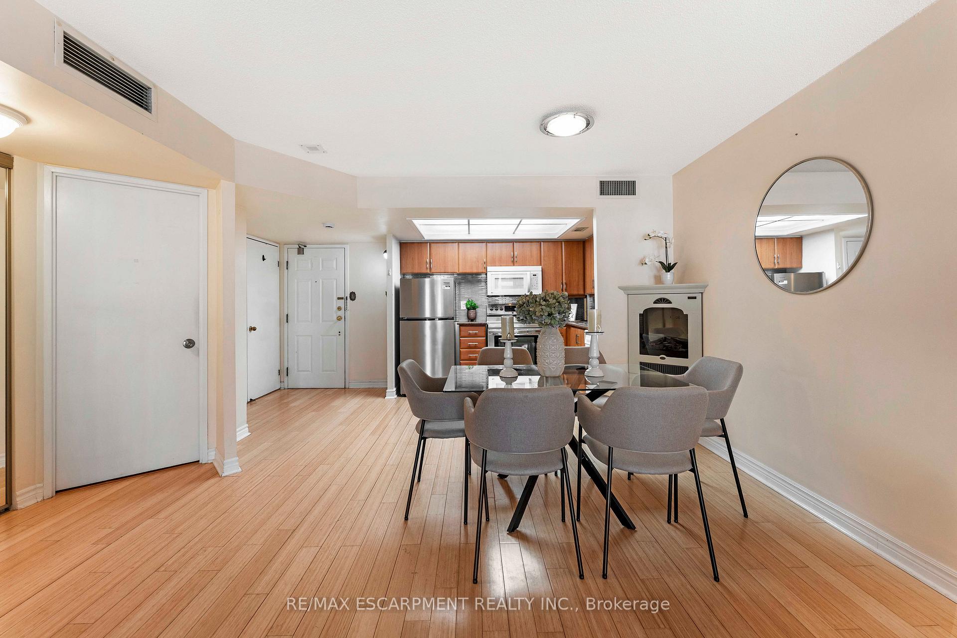 Photo 24 of Unit 811, 65 Scadding Avenue, Toronto, Waterfront Communities — HOMEH