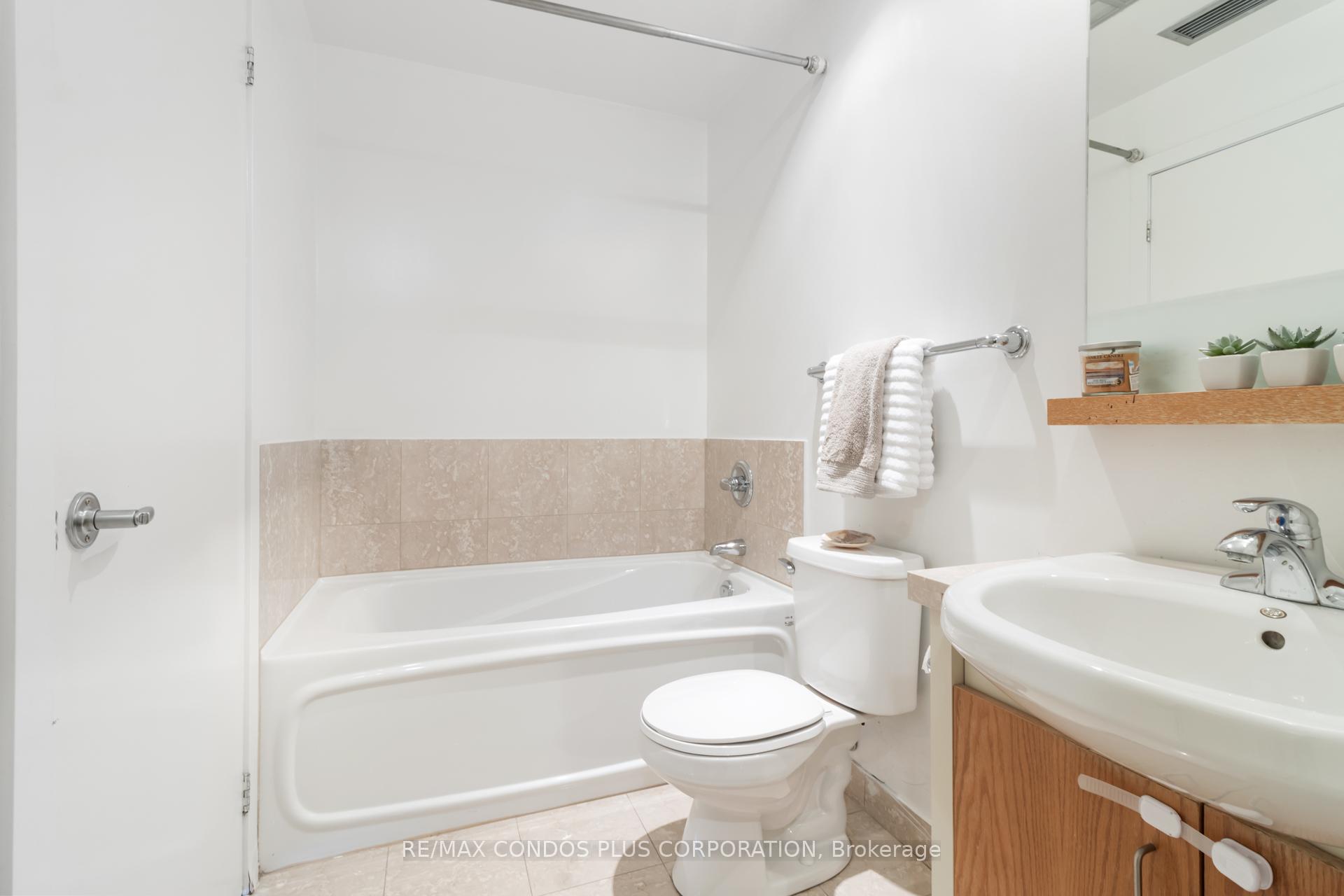 Photo 36 of Unit 2302, 218 Queens Quay W, Toronto, Waterfront Communities — HOMEH