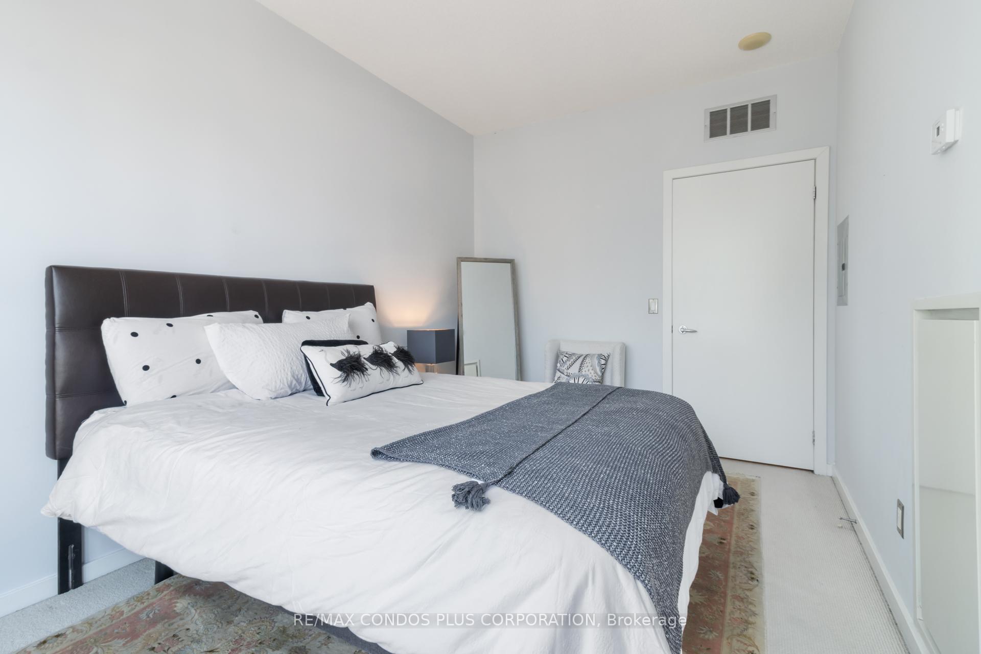 Photo 38 of Unit 2302, 218 Queens Quay W, Toronto, Waterfront Communities — HOMEH